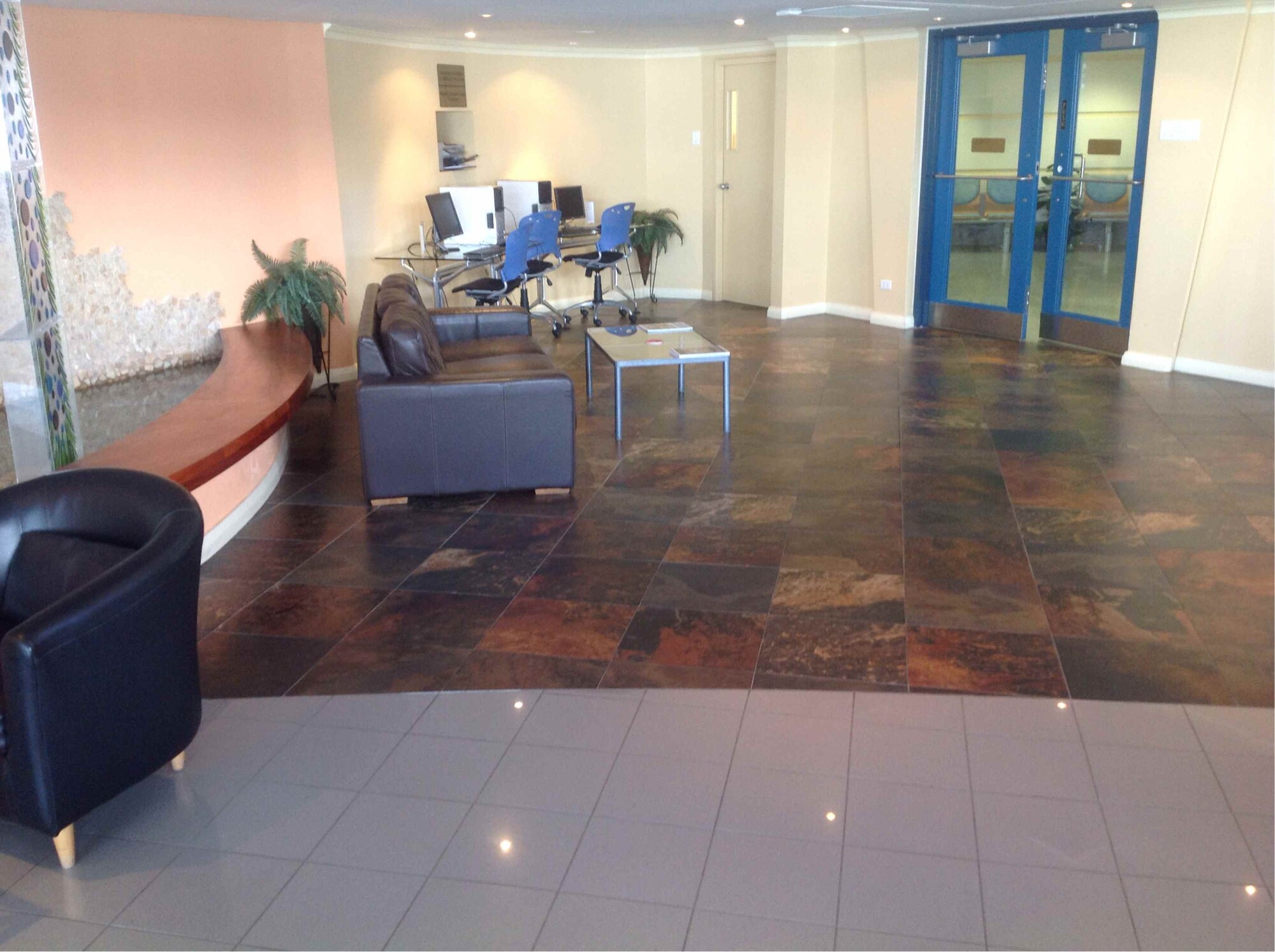 #4 of 5 images of Airlines Executive Lounge