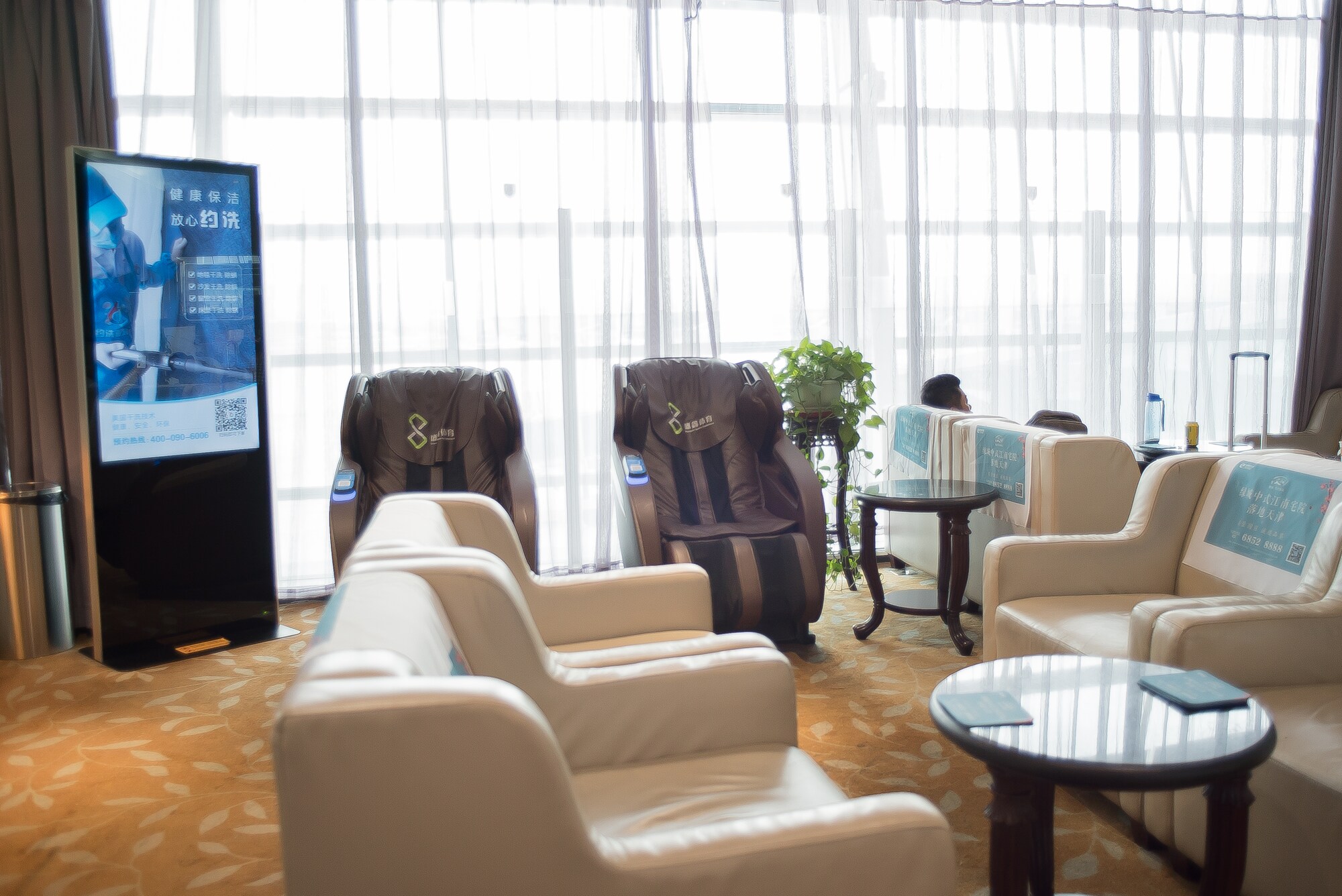 #1 of 5 images of First Class Lounge (No. 13)