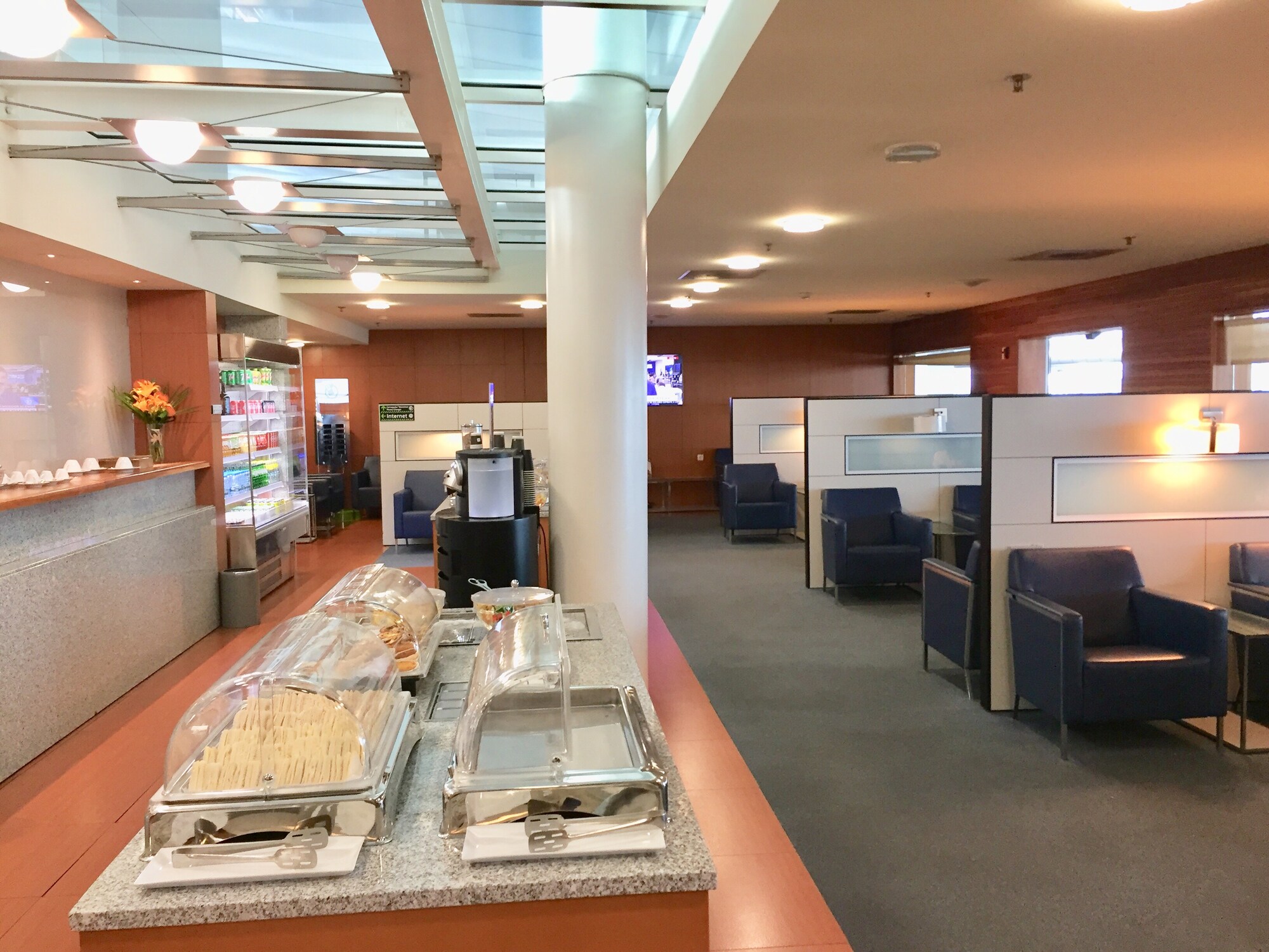 #2 of 5 images of ANA Airport Lounge (Temporarily Closed)