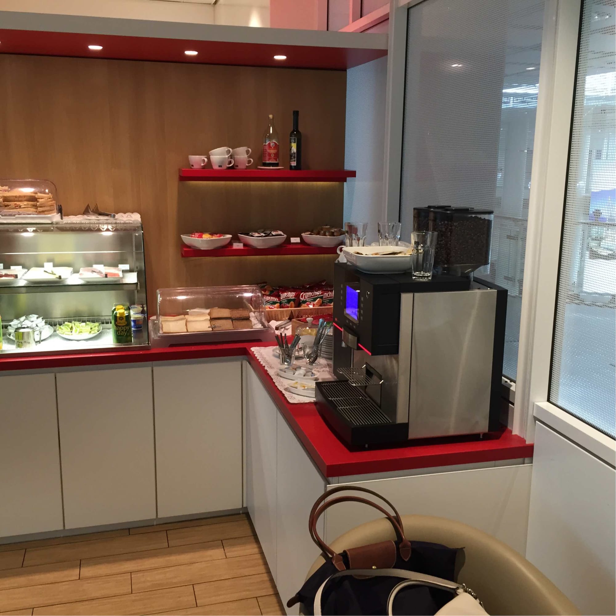 #2 of 3 images of Air France Lounge