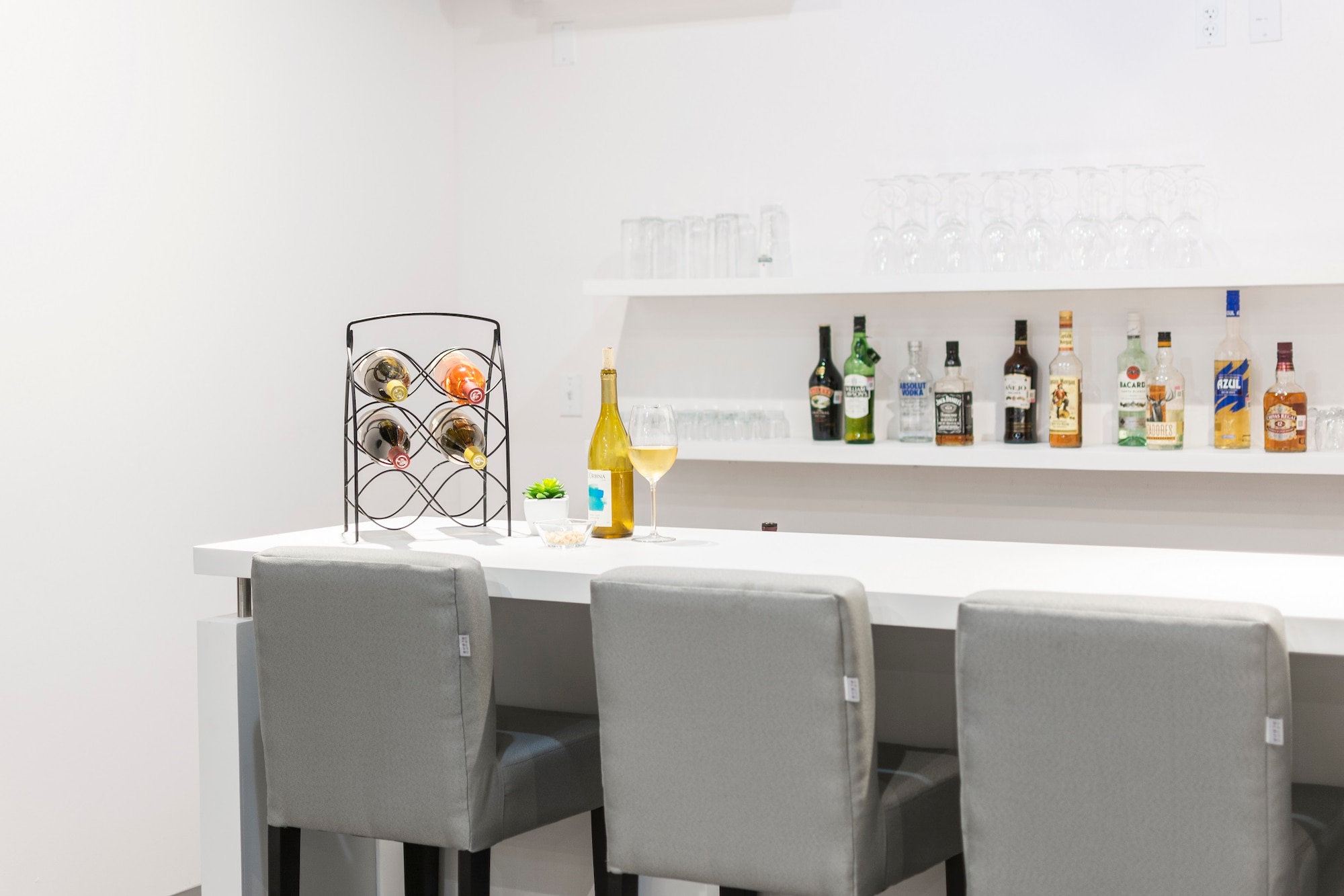 #3 of 5 images of OMA Premium Lounge