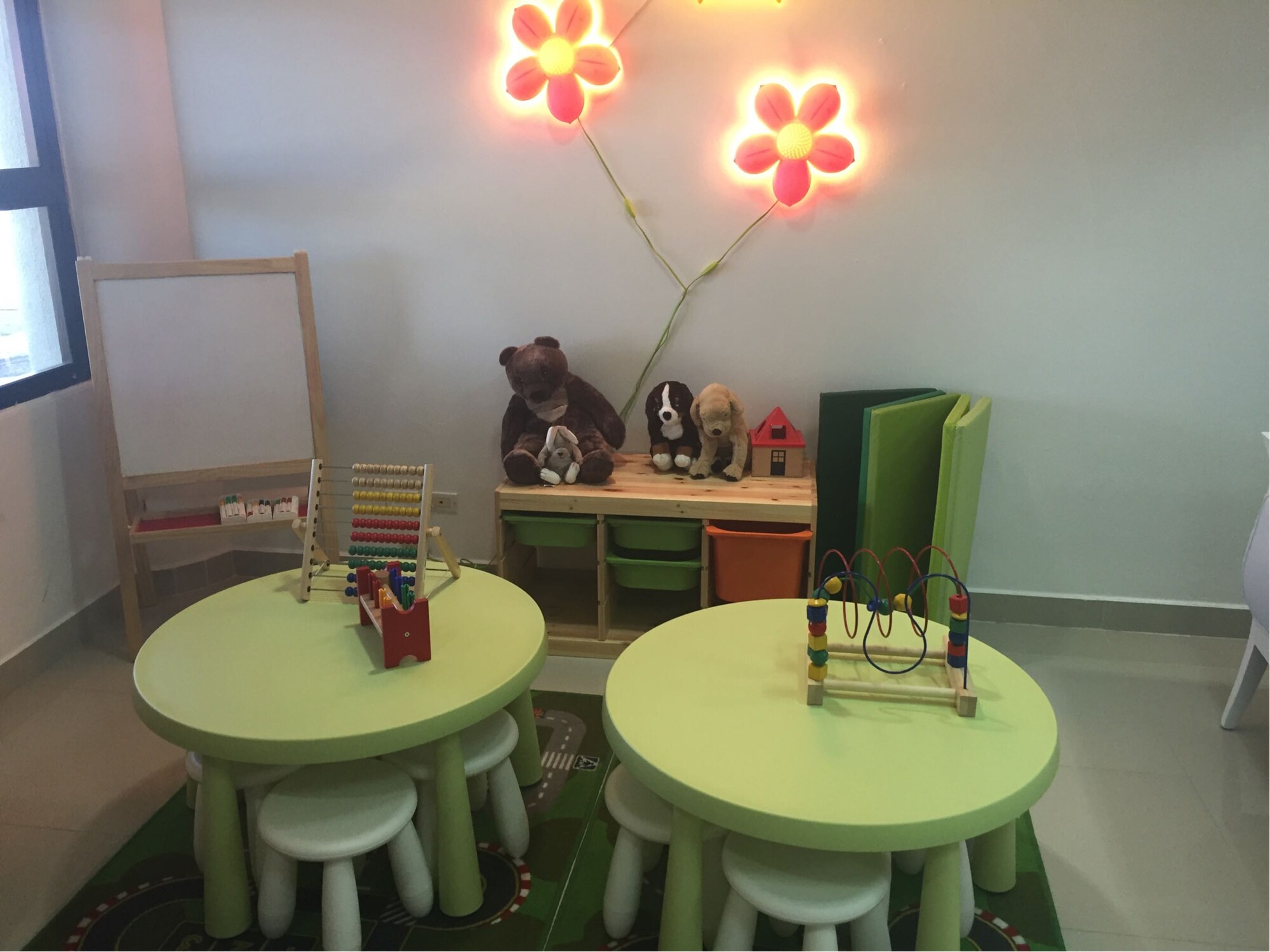 #4 of 5 images of Salon Ambar (Departures Lounge)