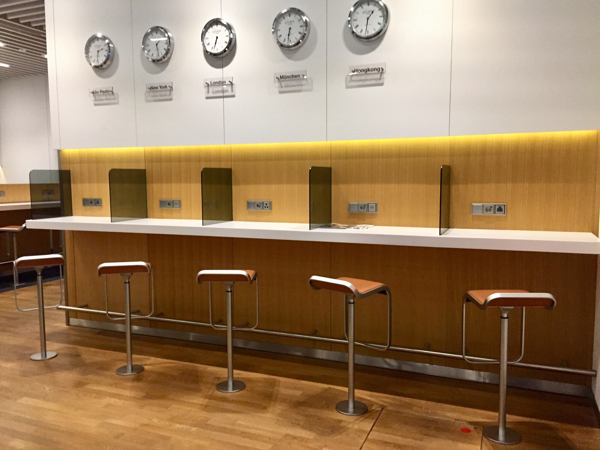 #3 of 5 images of Lufthansa Business Lounge (Non-Schengen) (Temporarily Closed)