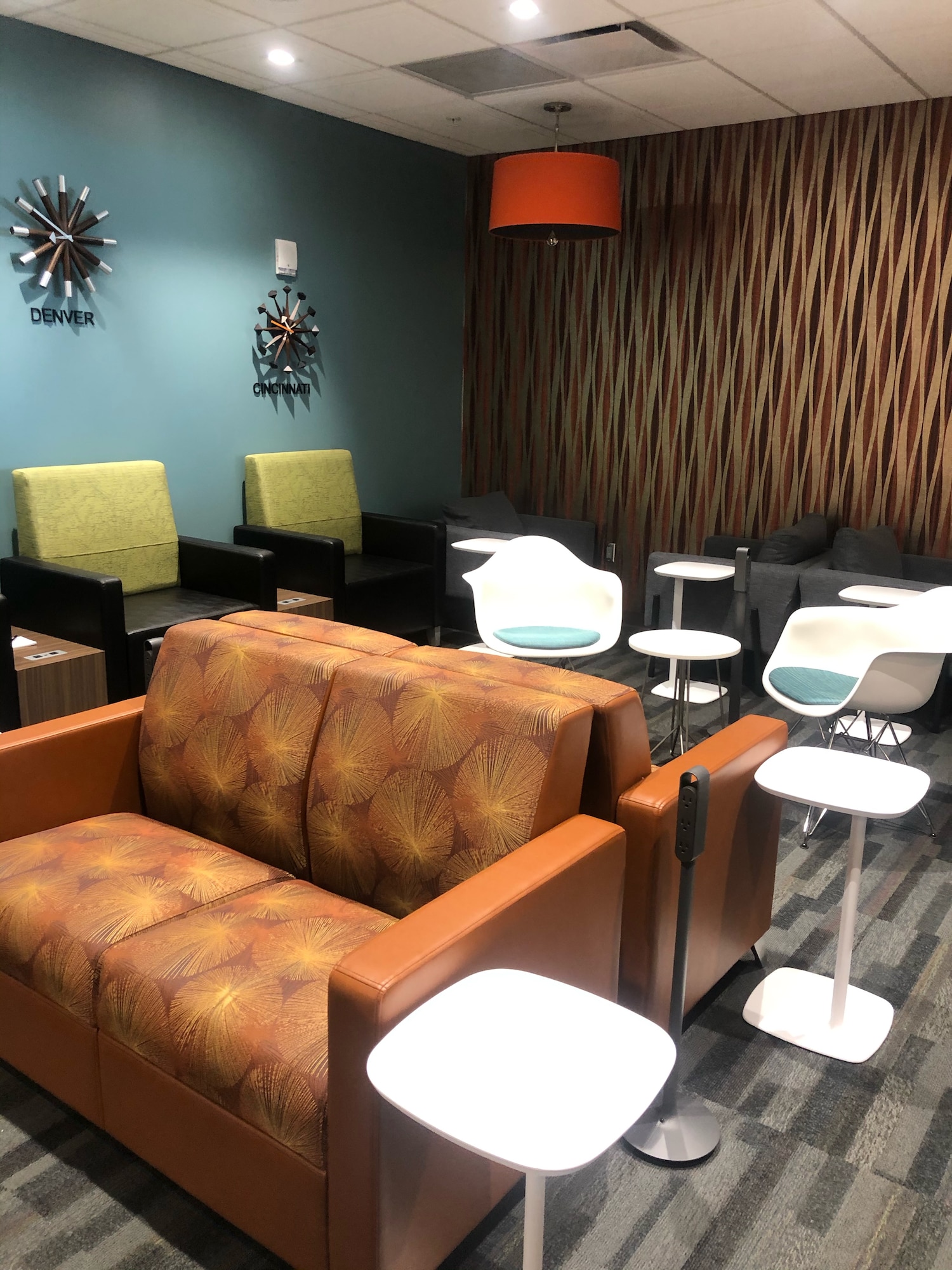 #4 of 5 images of Escape Lounge