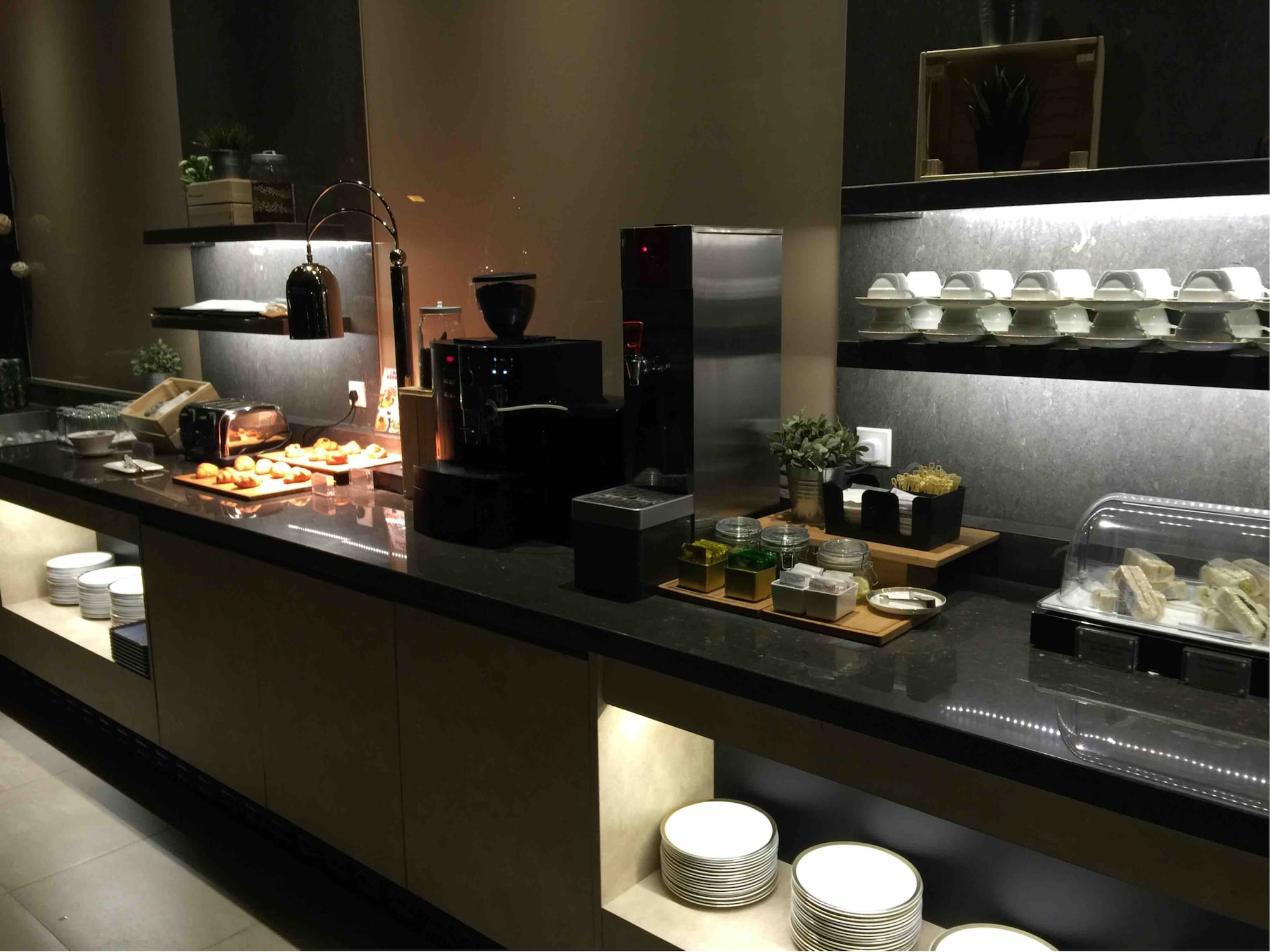 #5 of 5 images of No. 77 China Eastern Plaza Premium Lounge