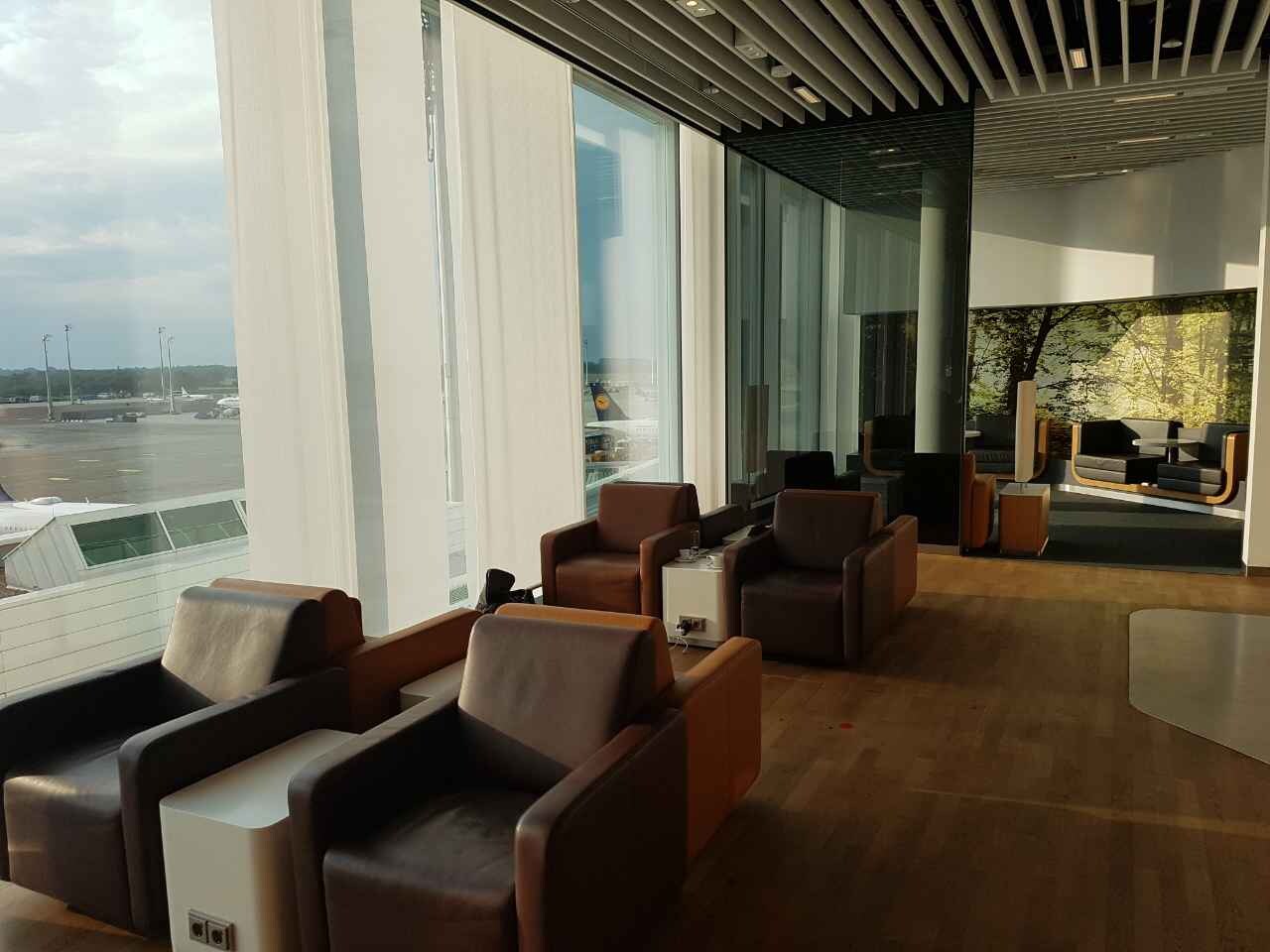 #4 of 5 images of Lufthansa Senator Lounge (Non-Schengen) (Temporarily Closed)