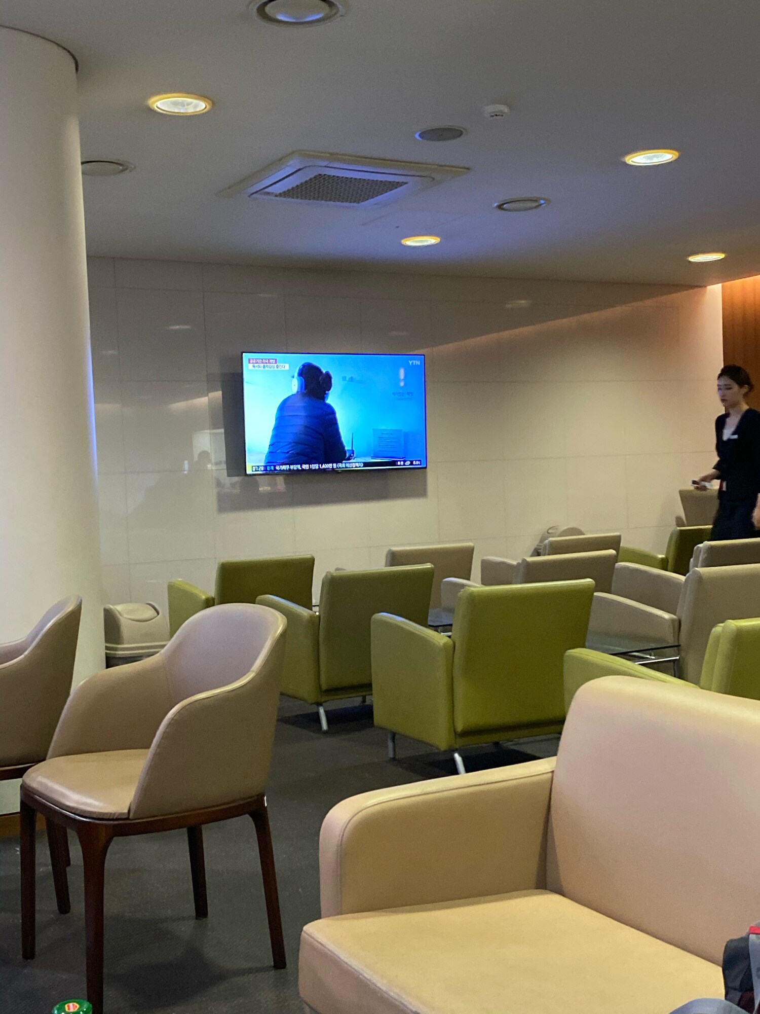 #2 of 5 images of Korean Air KAL Lounge