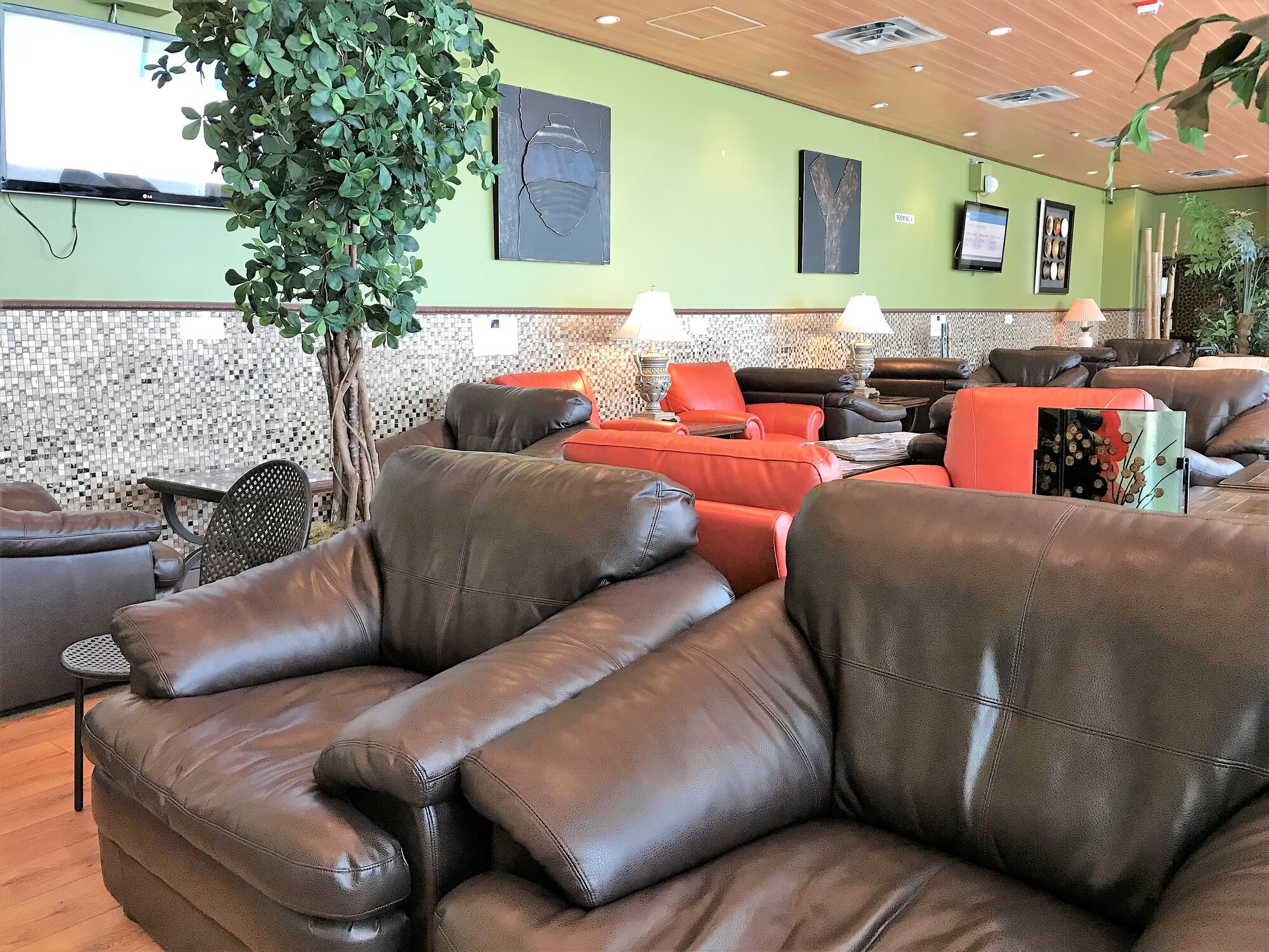 #3 of 5 images of VIP Flyers Club (Temporarily Closed)