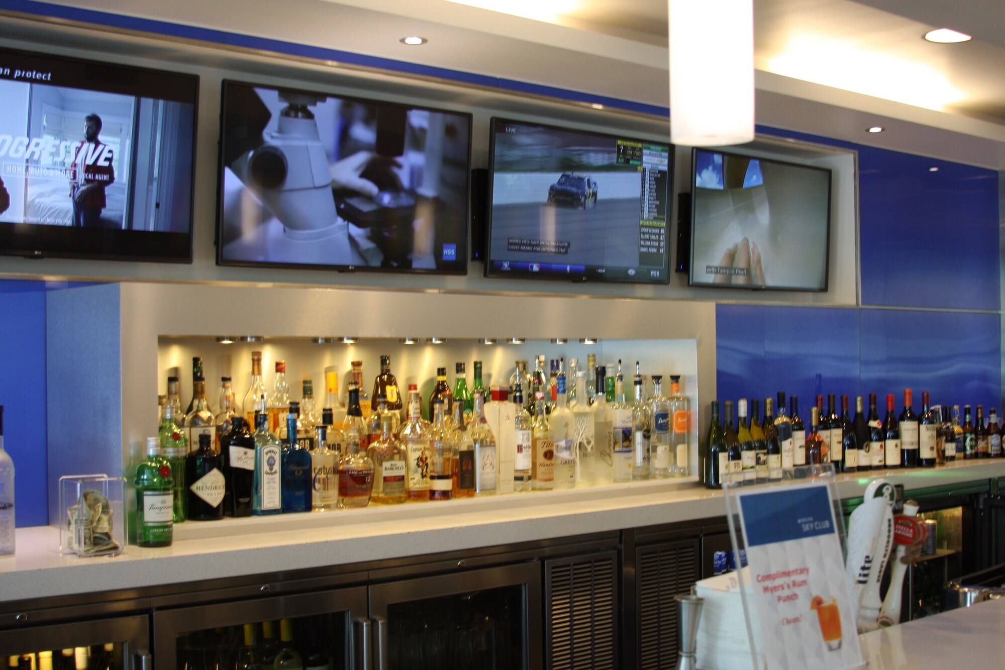 #2 of 5 images of Delta Air Lines Delta Sky Club