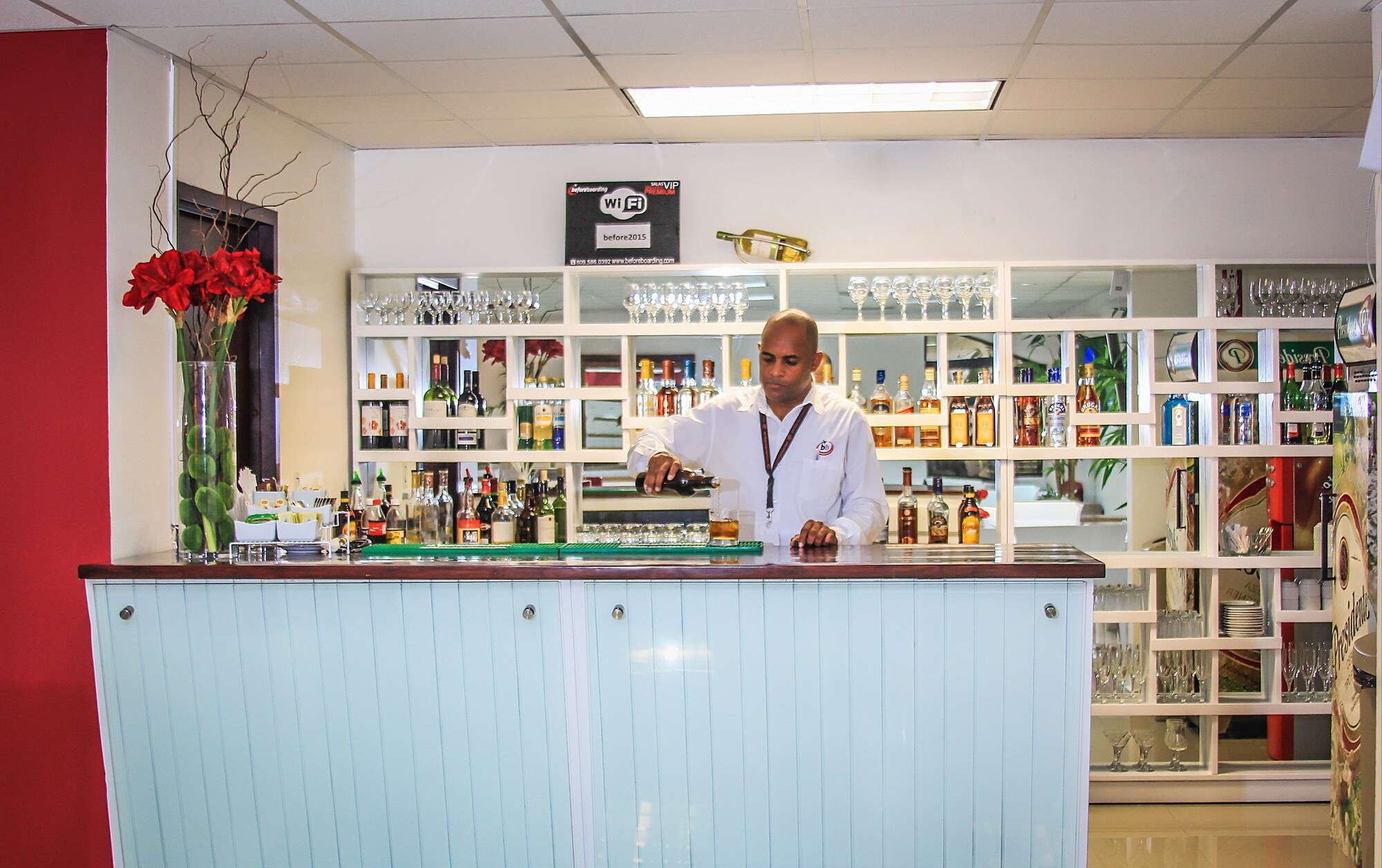 #2 of 5 images of Salon Ambar (Departures Lounge)
