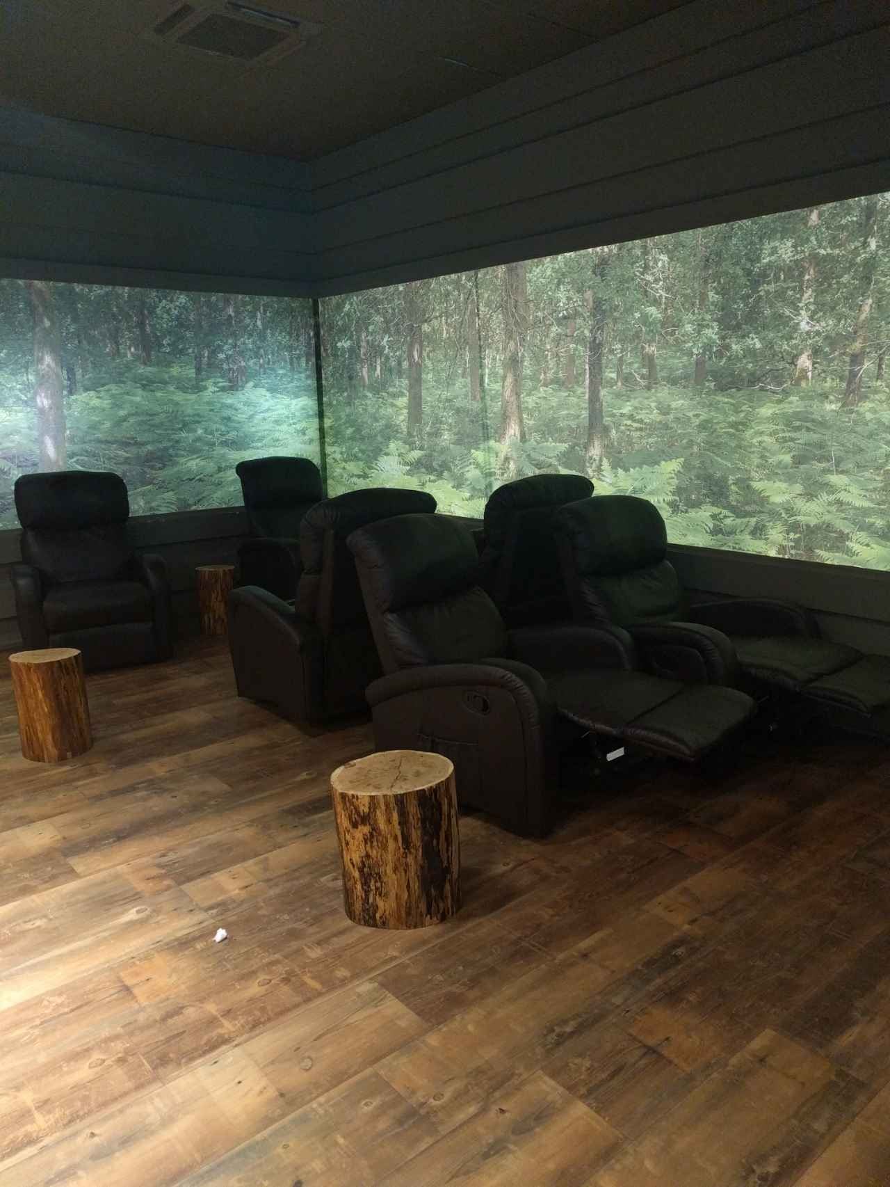 #4 of 5 images of Business Lounge