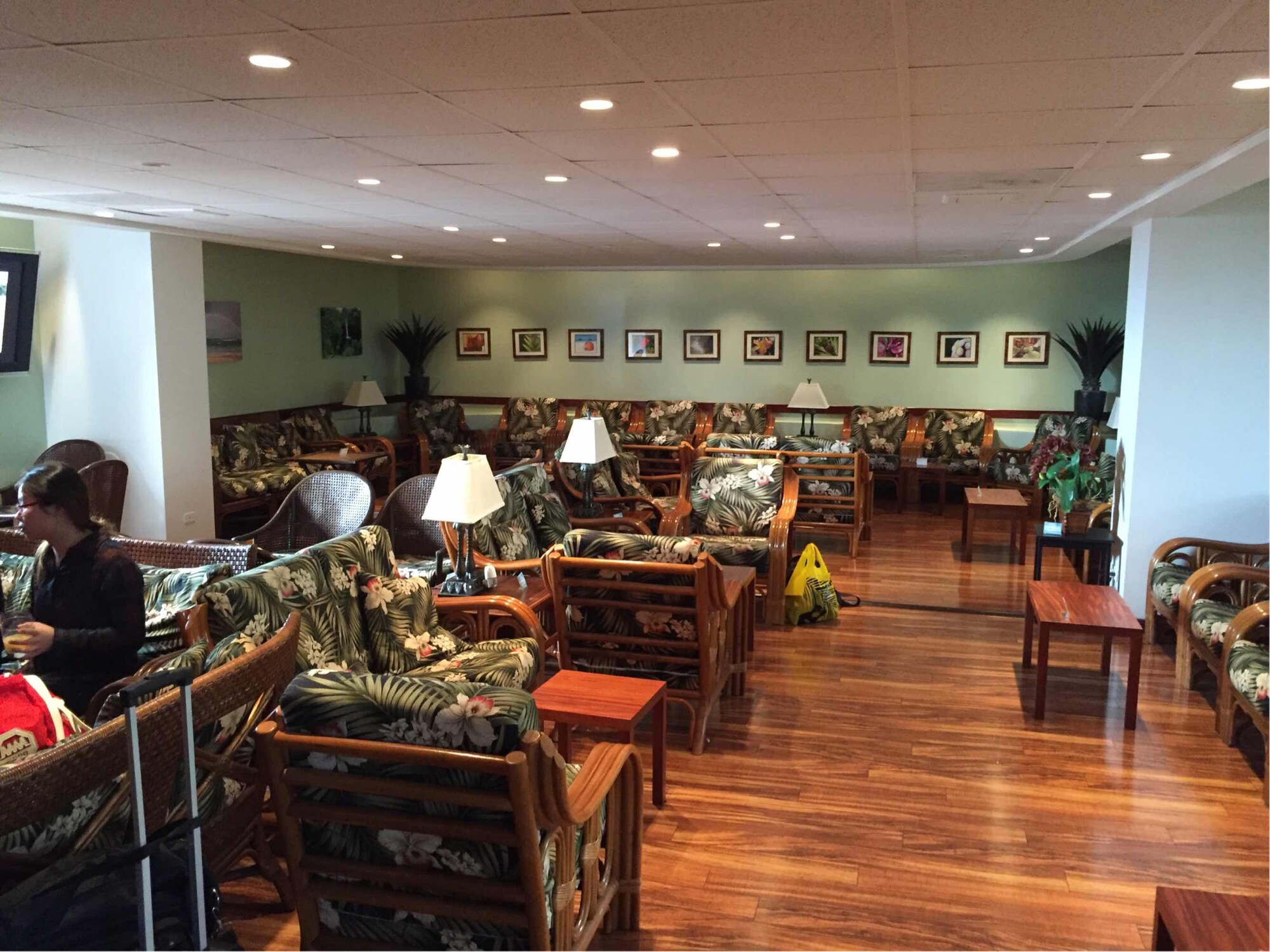 #3 of 5 images of IASS Hawaii Lounge (Temporarily Closed)