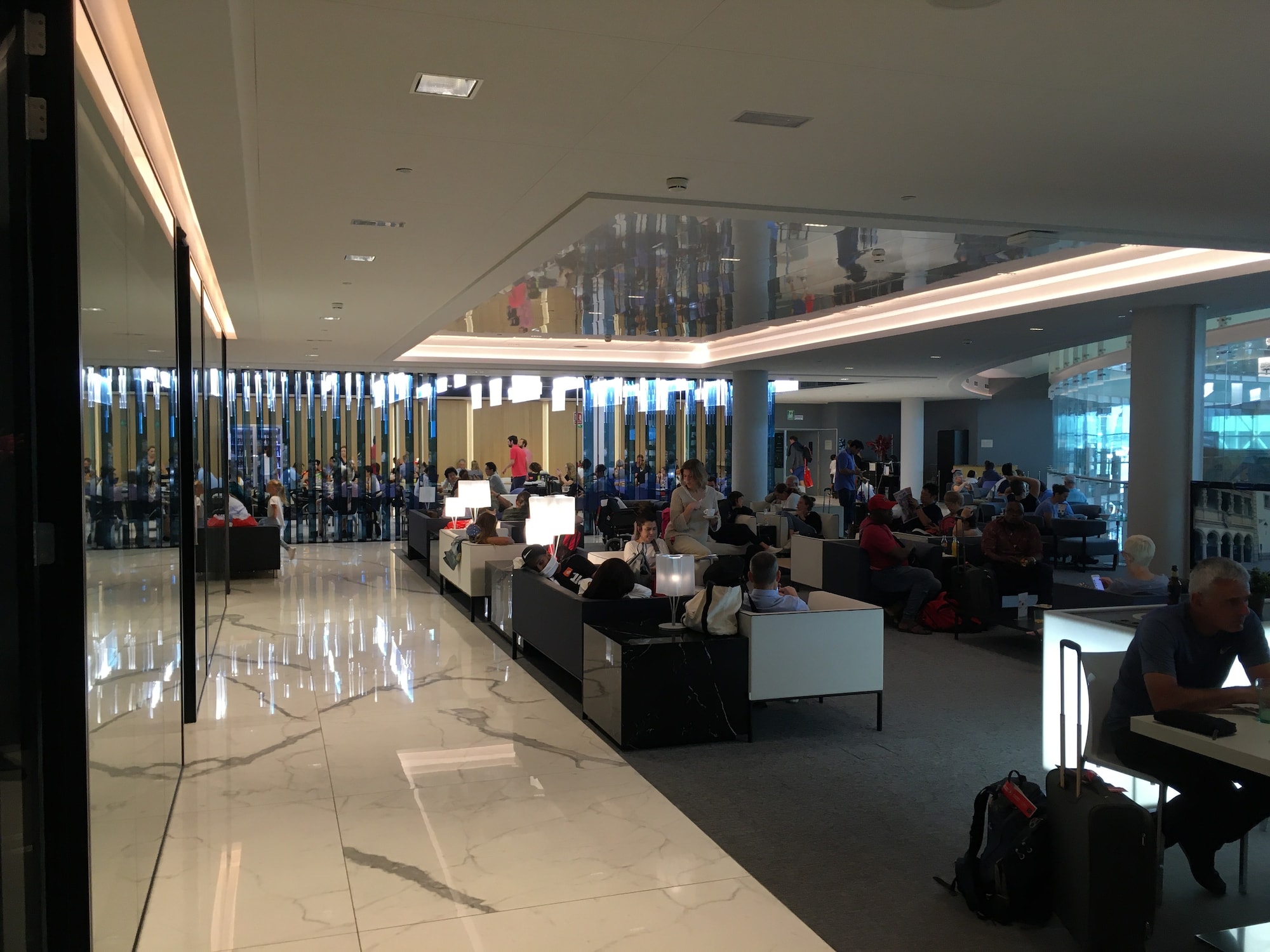 #1 of 5 images of Sala VIP Miro (Temporarily Closed)
