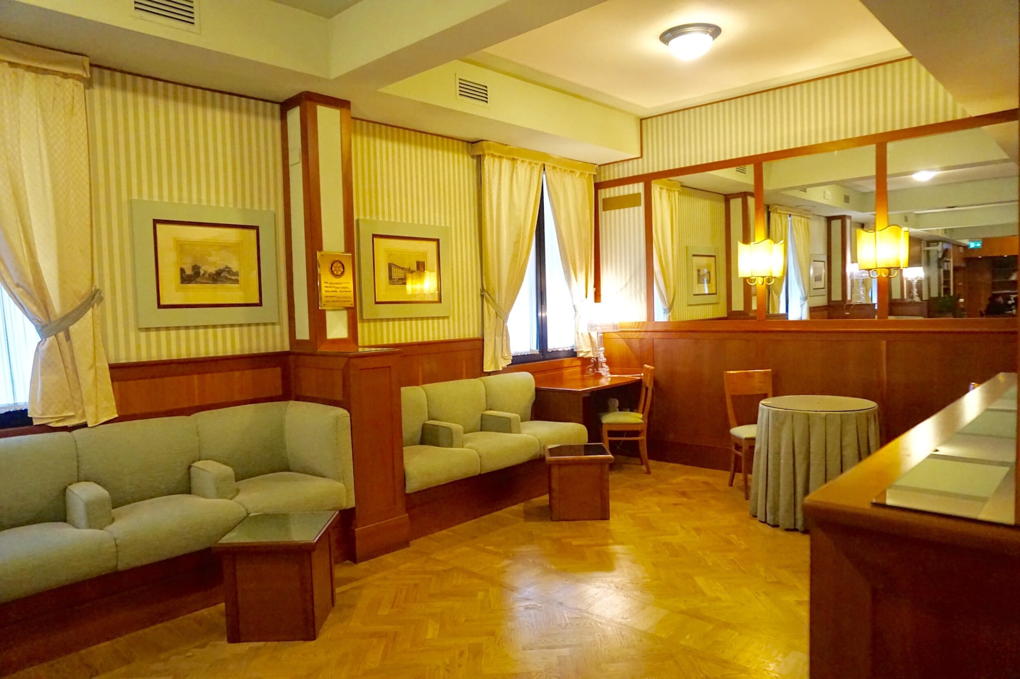 #2 of 5 images of Sala VIP Galilei (Temporarily Closed)