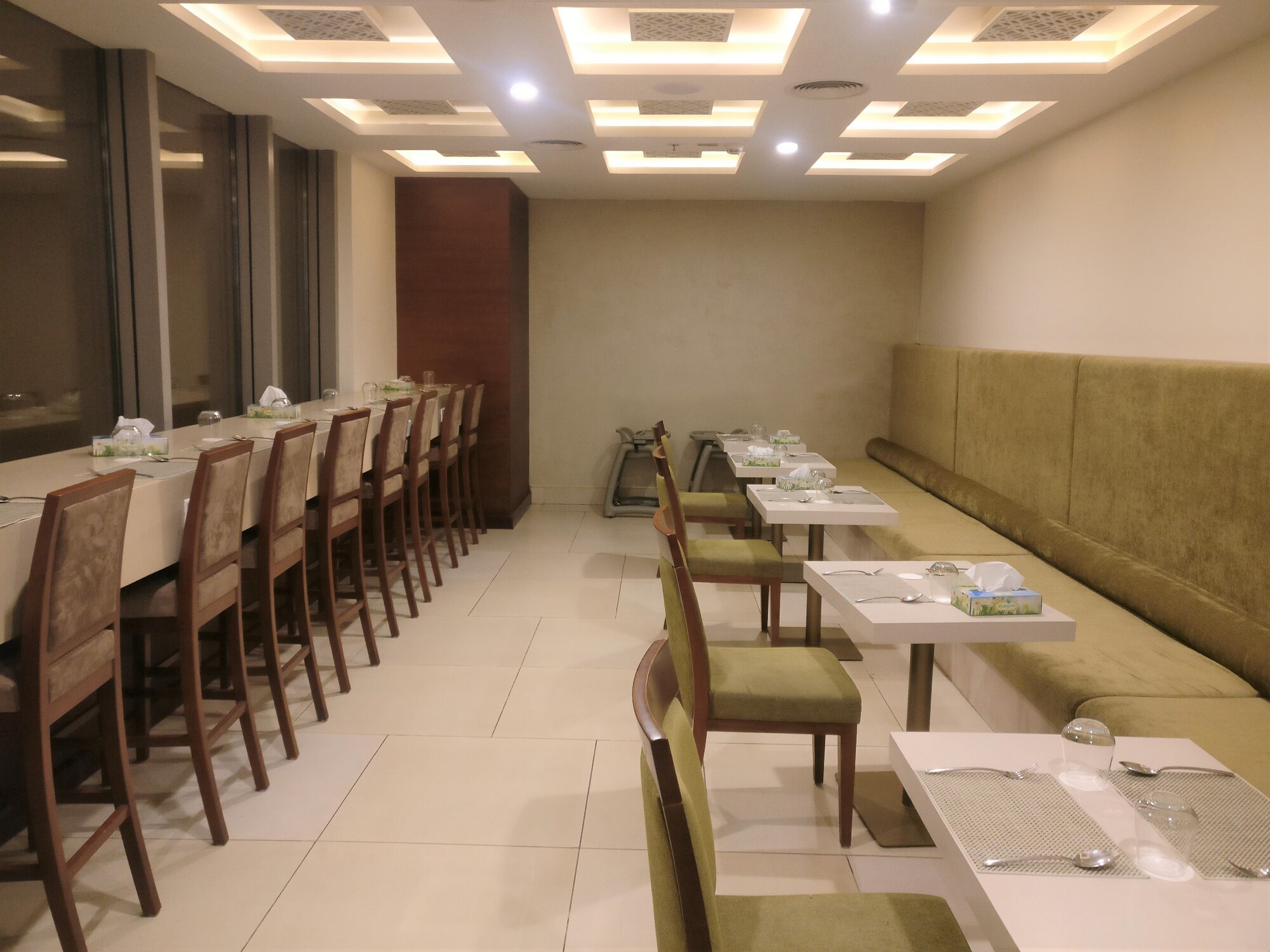 #5 of 5 images of CAFS Earth Lounge