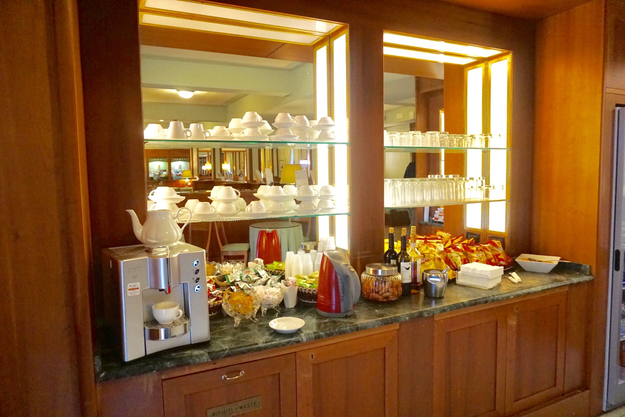 #4 of 5 images of Sala VIP Galilei (Temporarily Closed)
