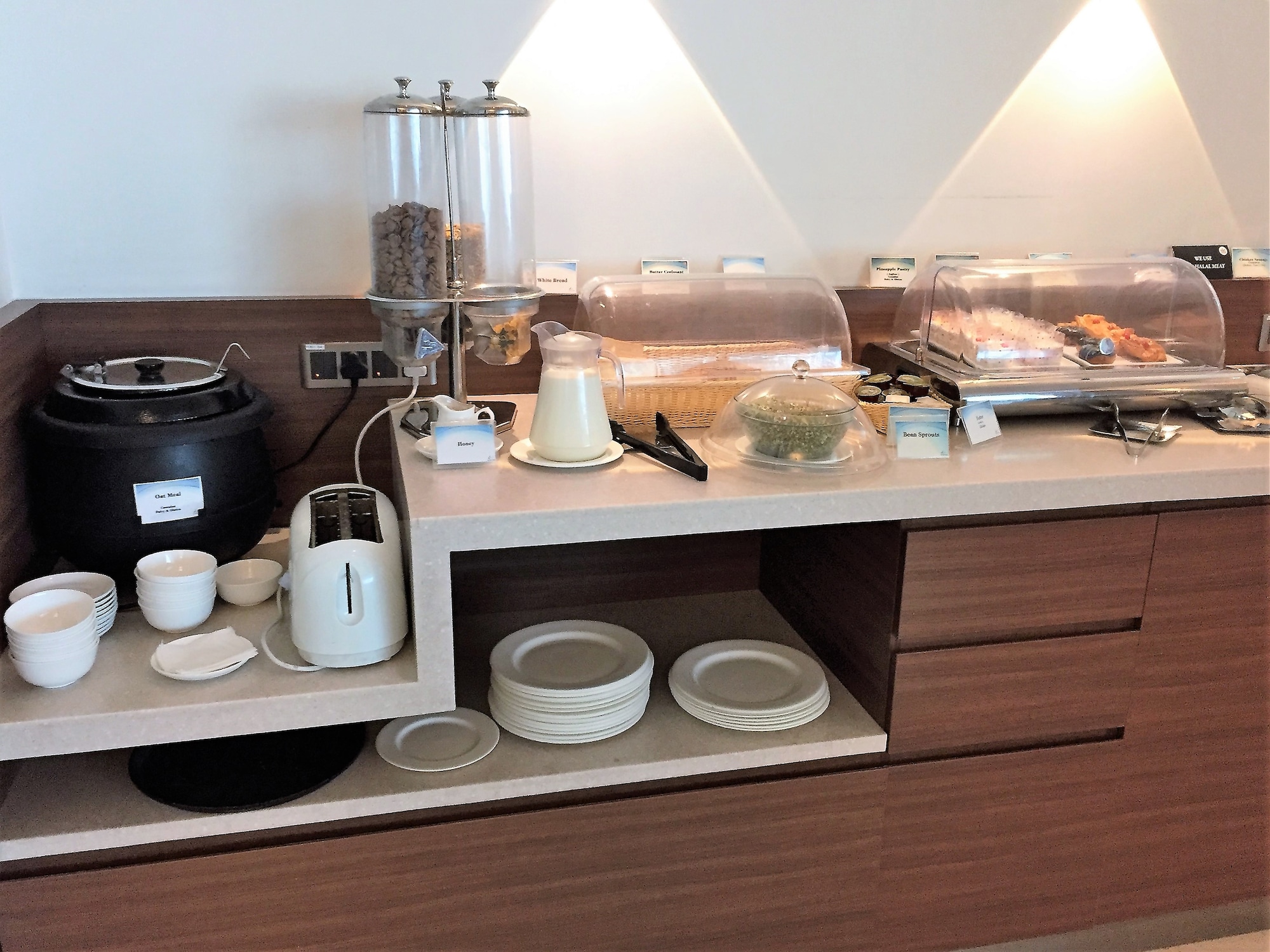 #4 of 5 images of Travel Club Lounge (Temporarily Closed)