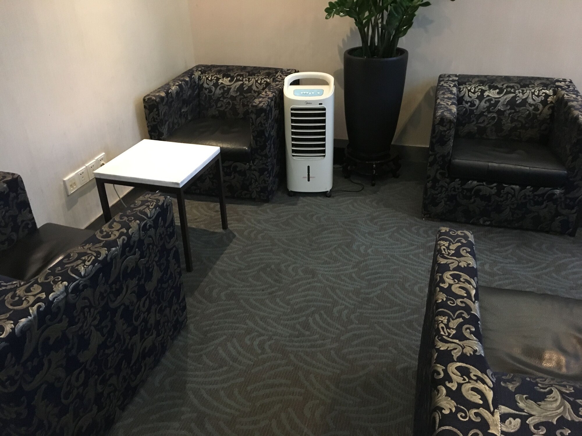 #5 of 5 images of Premier Lounge