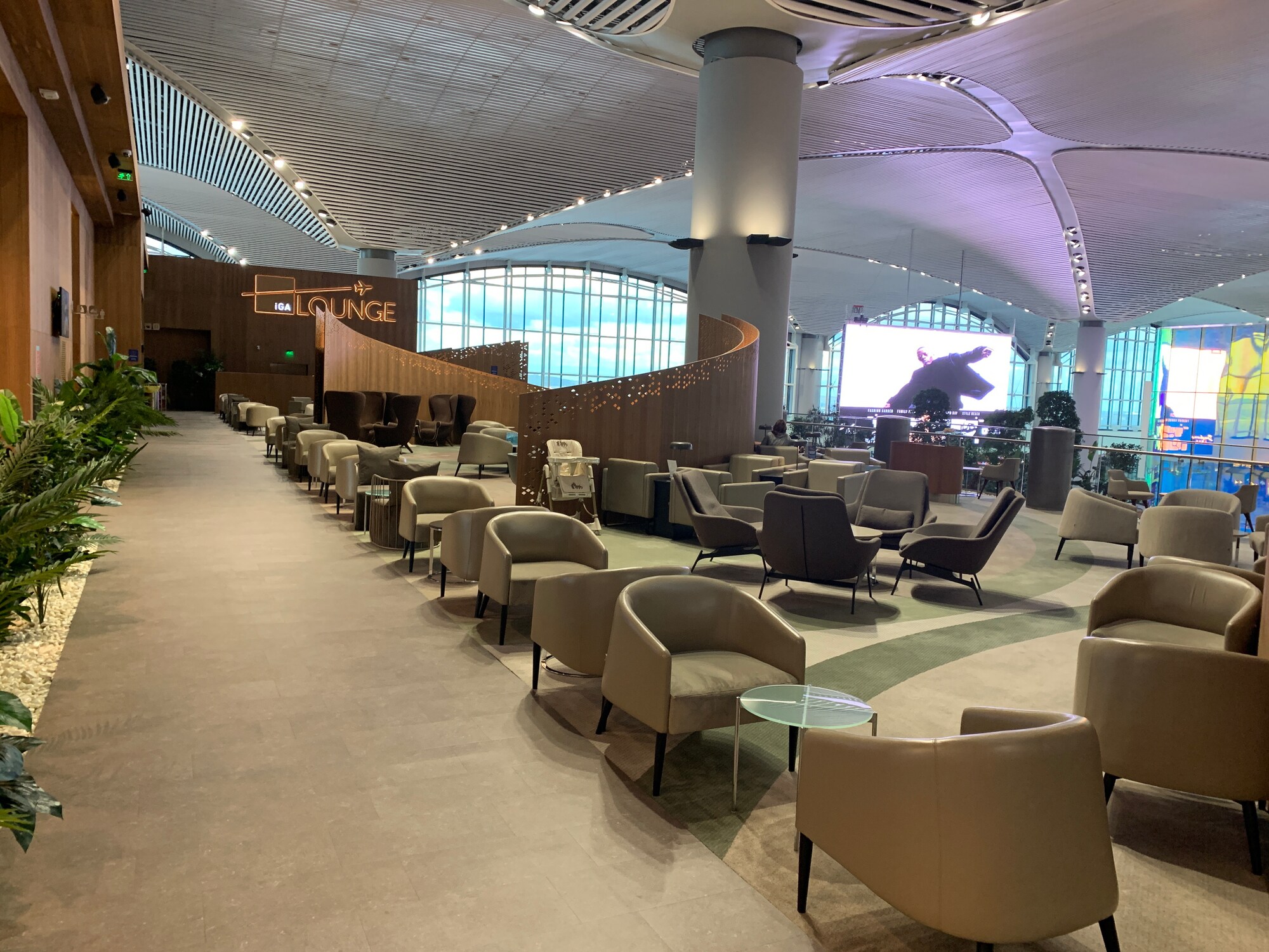 #2 of 5 images of IGA Lounge