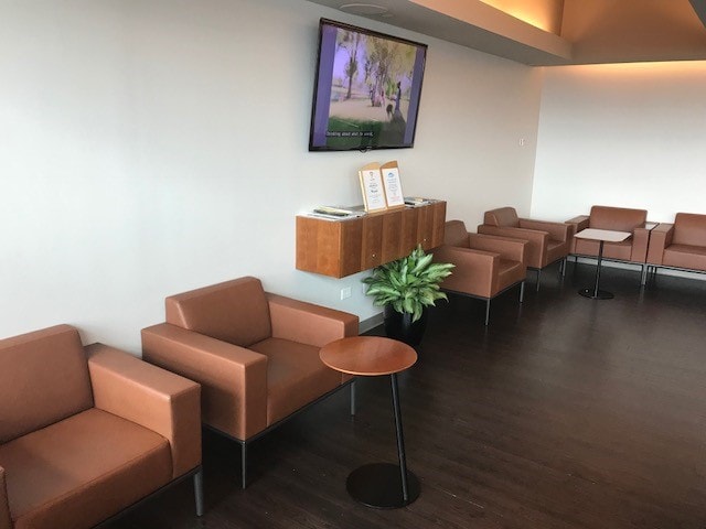 #3 of 5 images of Wingtips Lounge