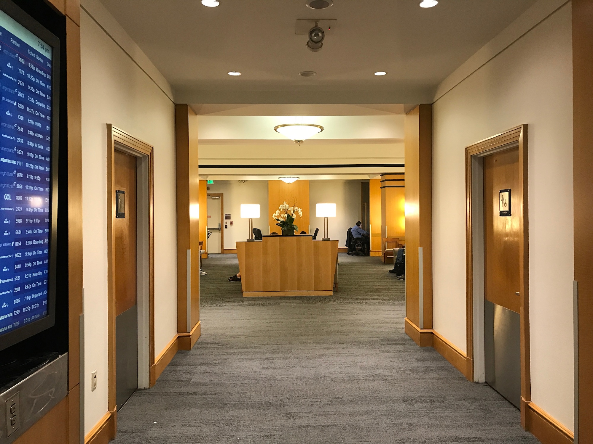 #4 of 5 images of Delta Air Lines Delta Sky Club