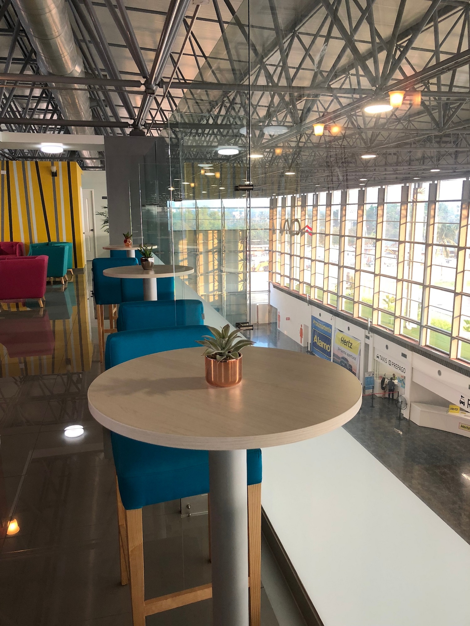 #5 of 5 images of OMA Premium Lounge