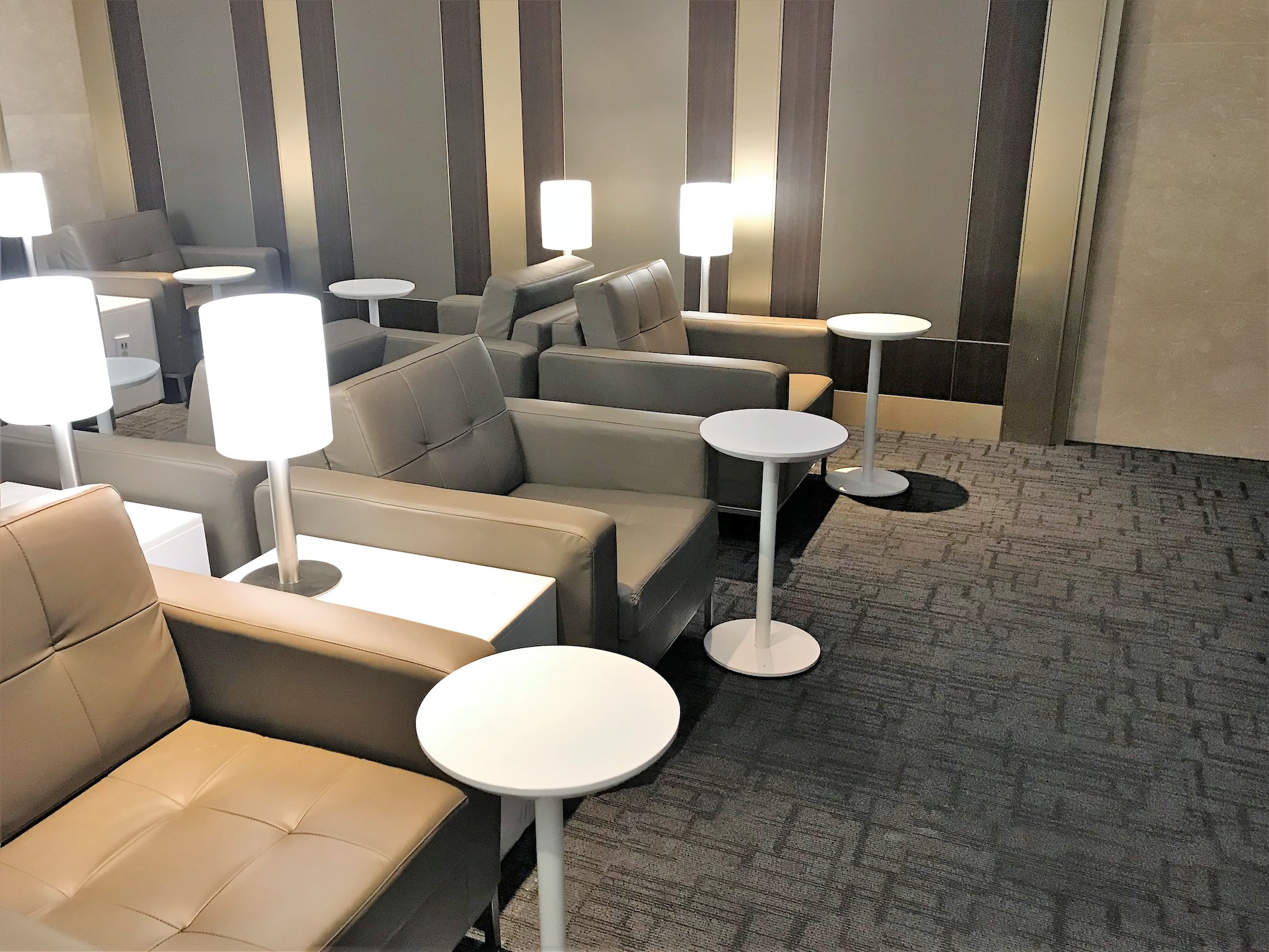 #2 of 5 images of Sky Hub Lounge (Temporarily Closed)