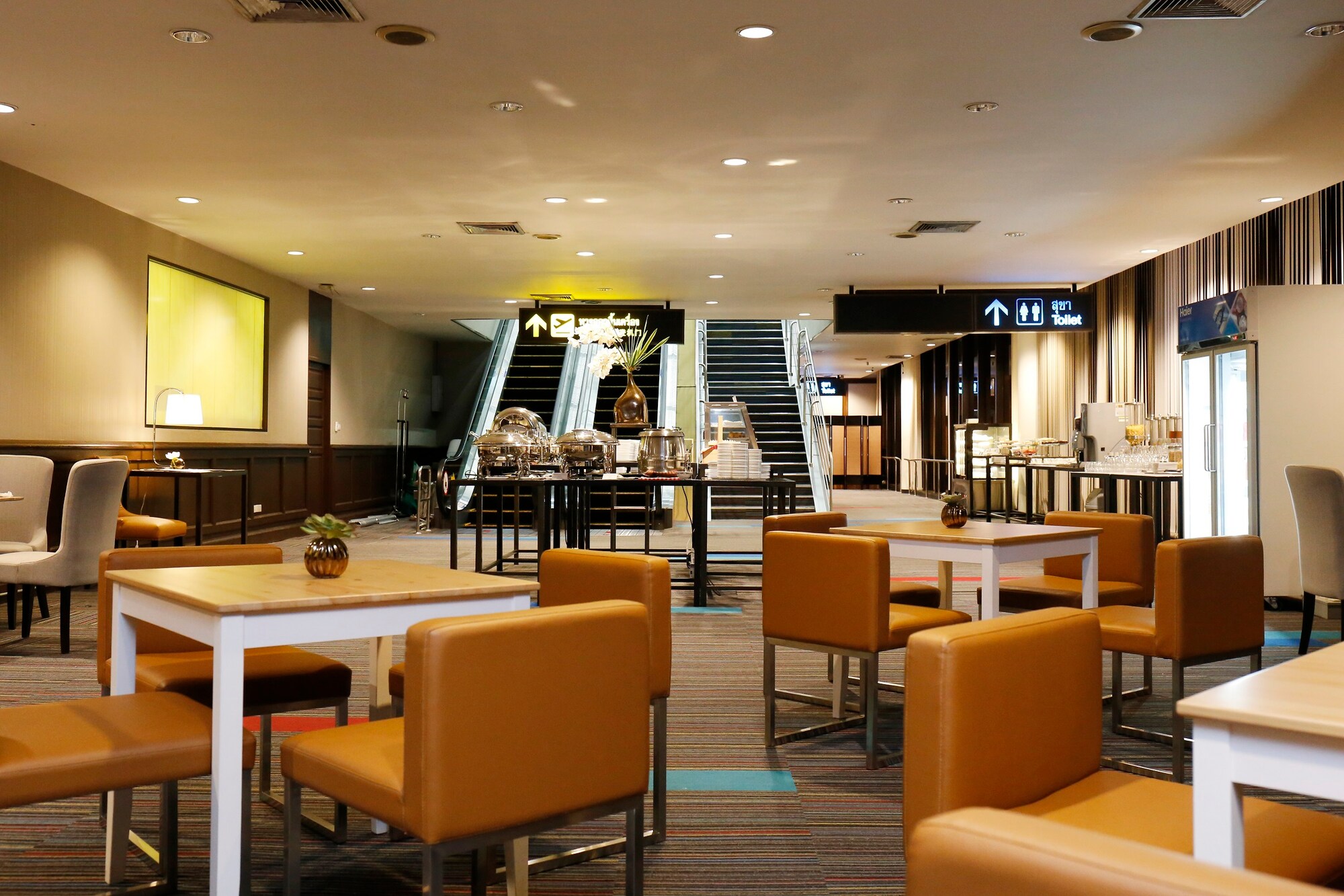#2 of 5 images of Miracle Lounge No. 1 (Temporarily Closed)