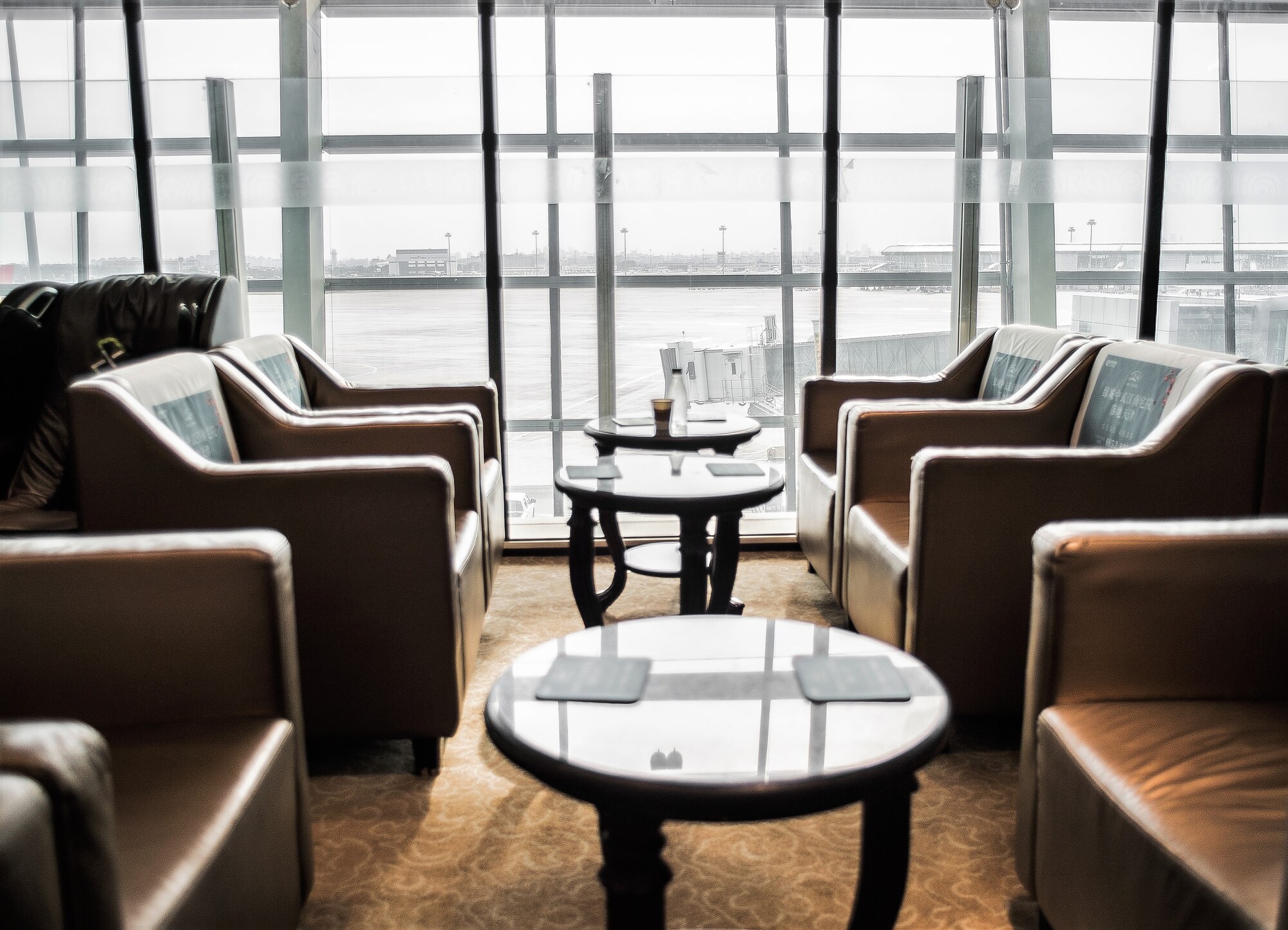 #5 of 5 images of First Class Lounge (No. 18)