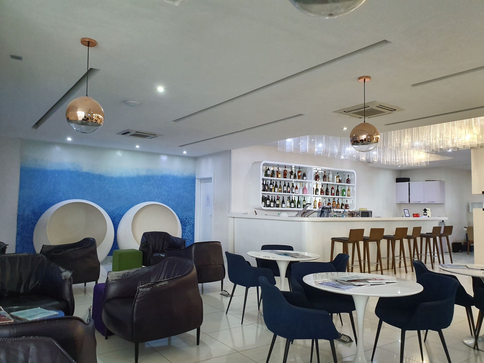 #1 of 5 images of First Lounge