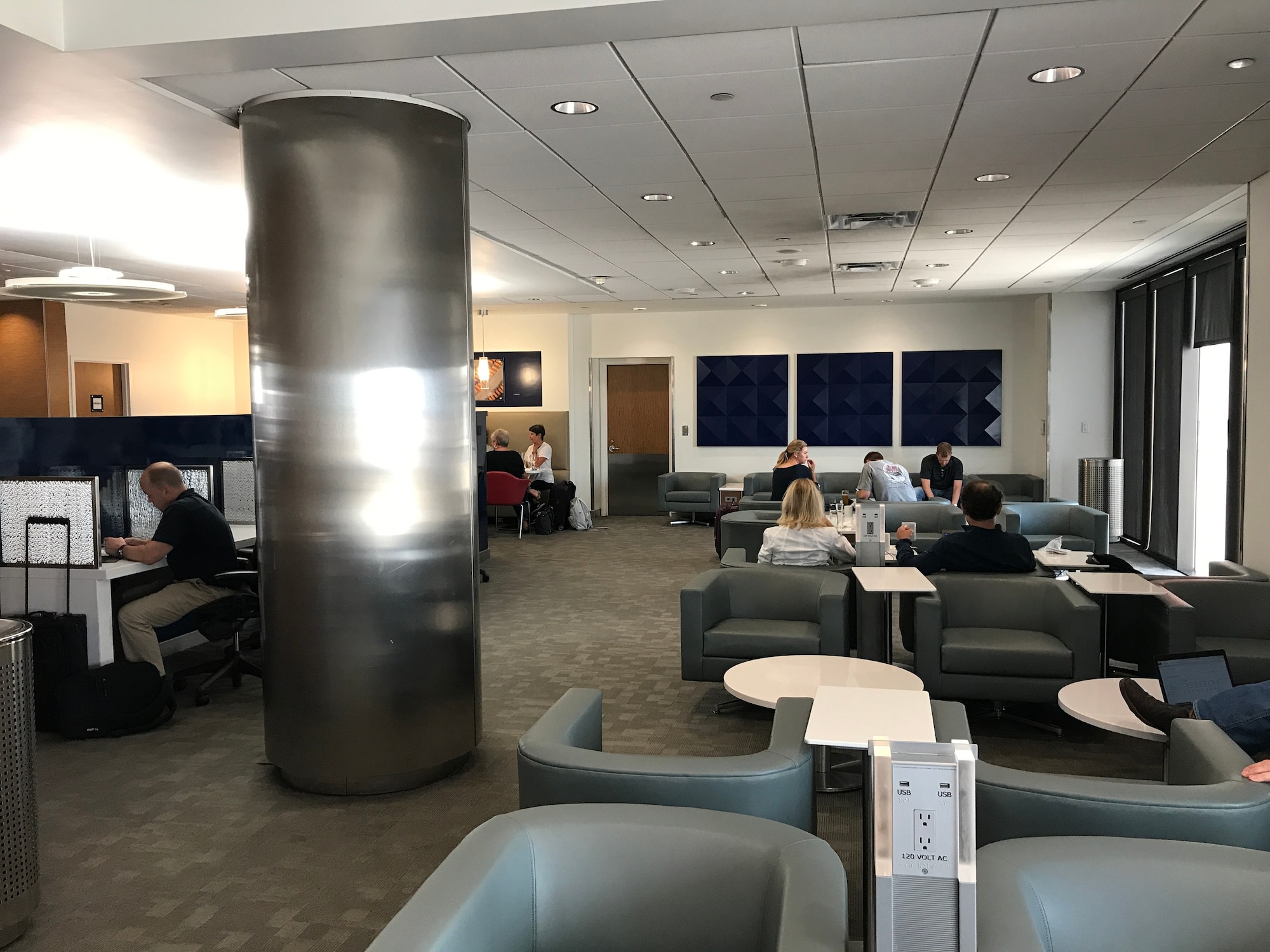 #2 of 5 images of Delta Air Lines Delta Sky Club (Gate A17)
