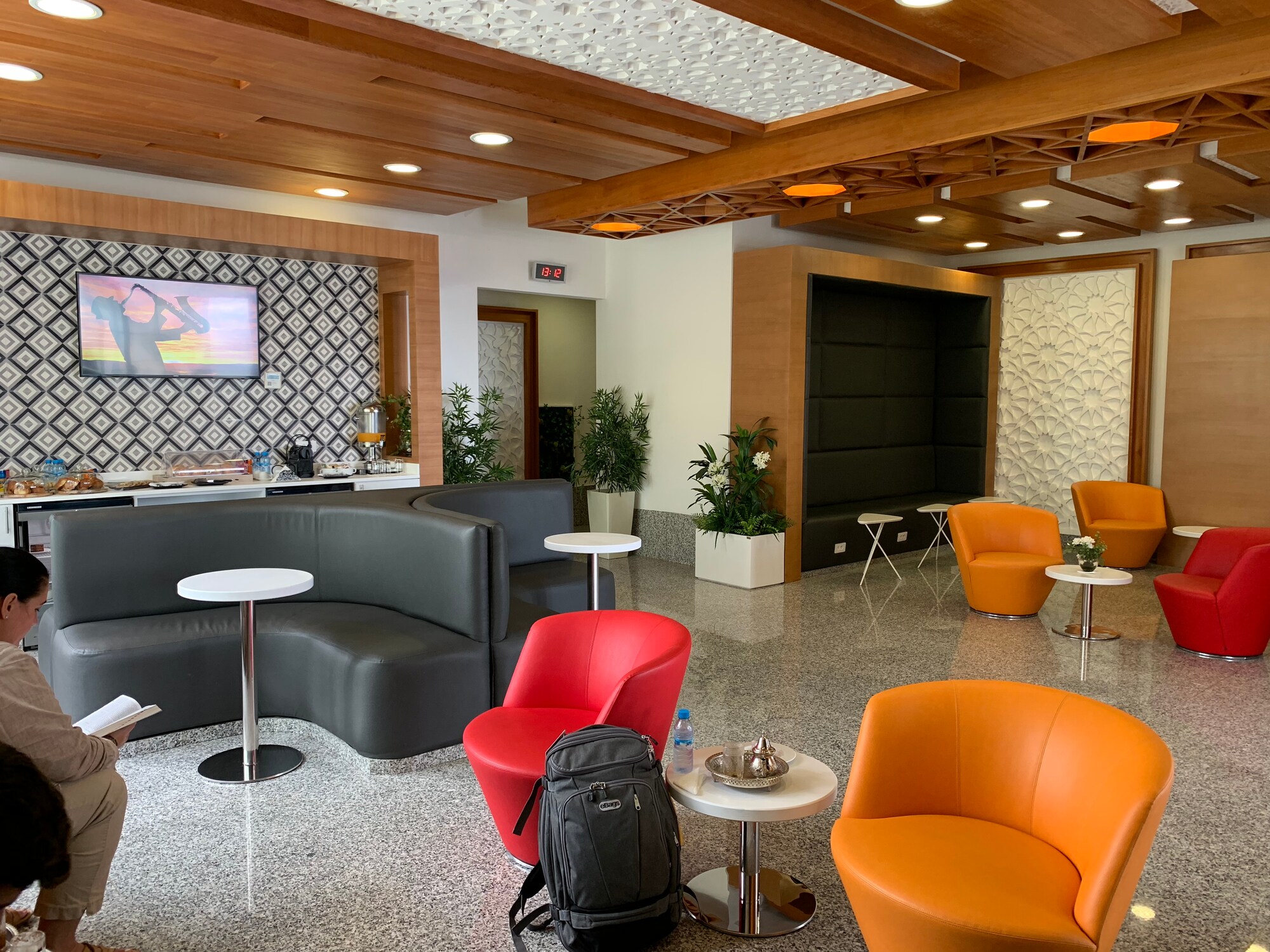 #2 of 3 images of Pearl Lounge (Departures)