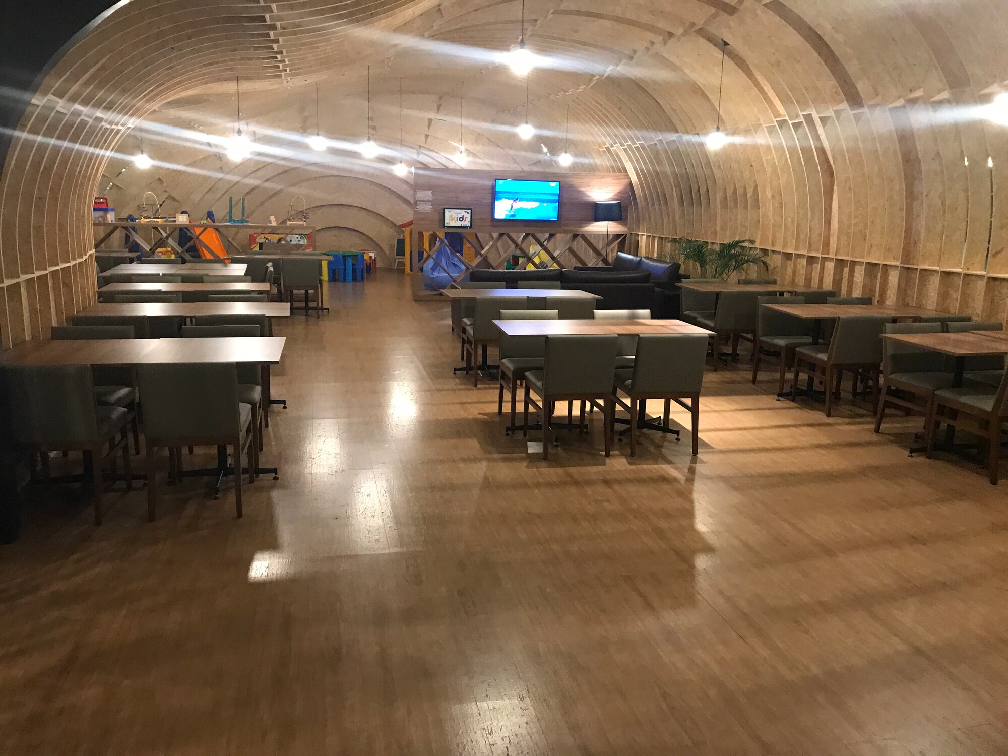 #4 of 5 images of VIP Express Club Pier Norte (Temporarily Closed)