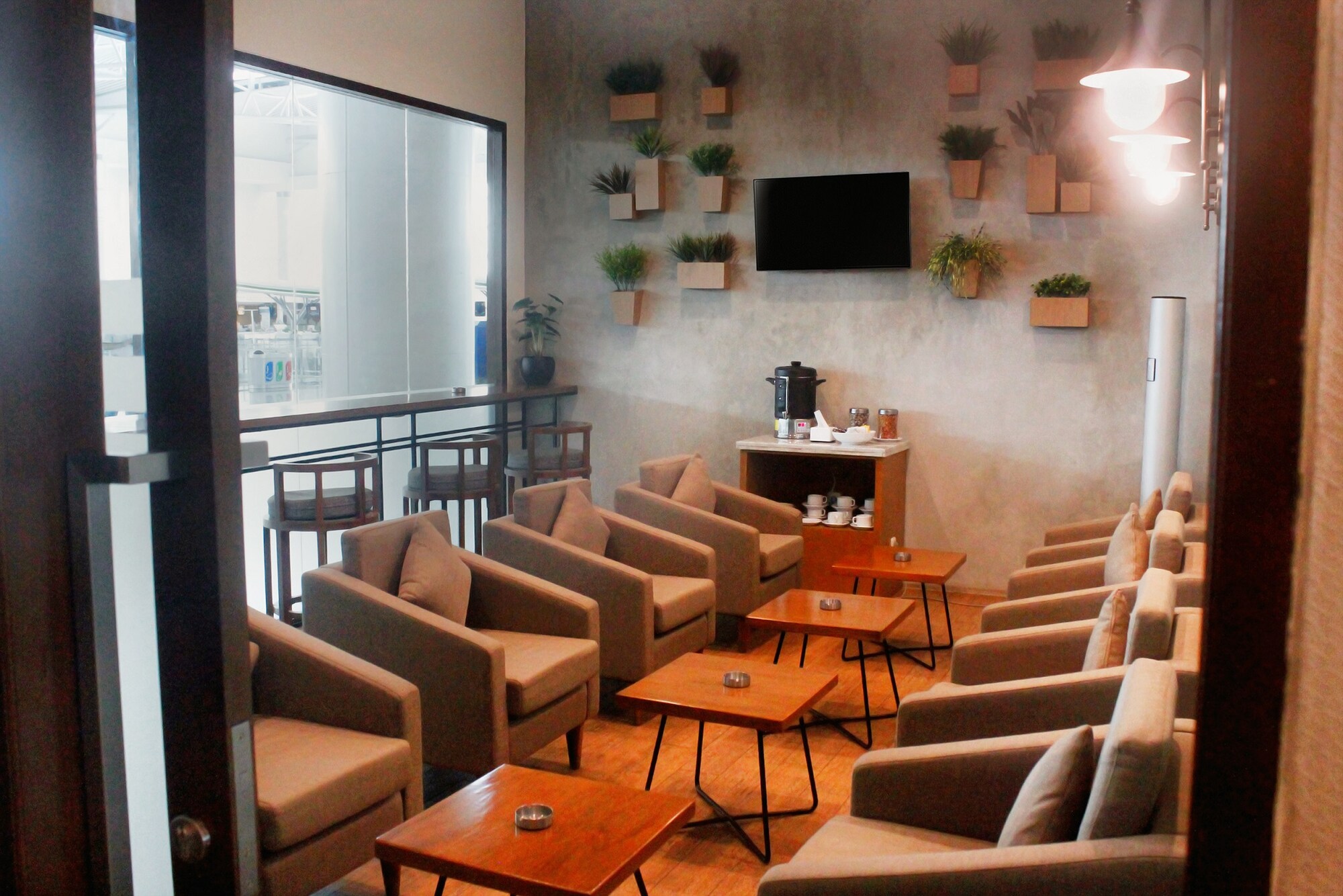 #3 of 5 images of T/G Lounge (Temporarily Closed)