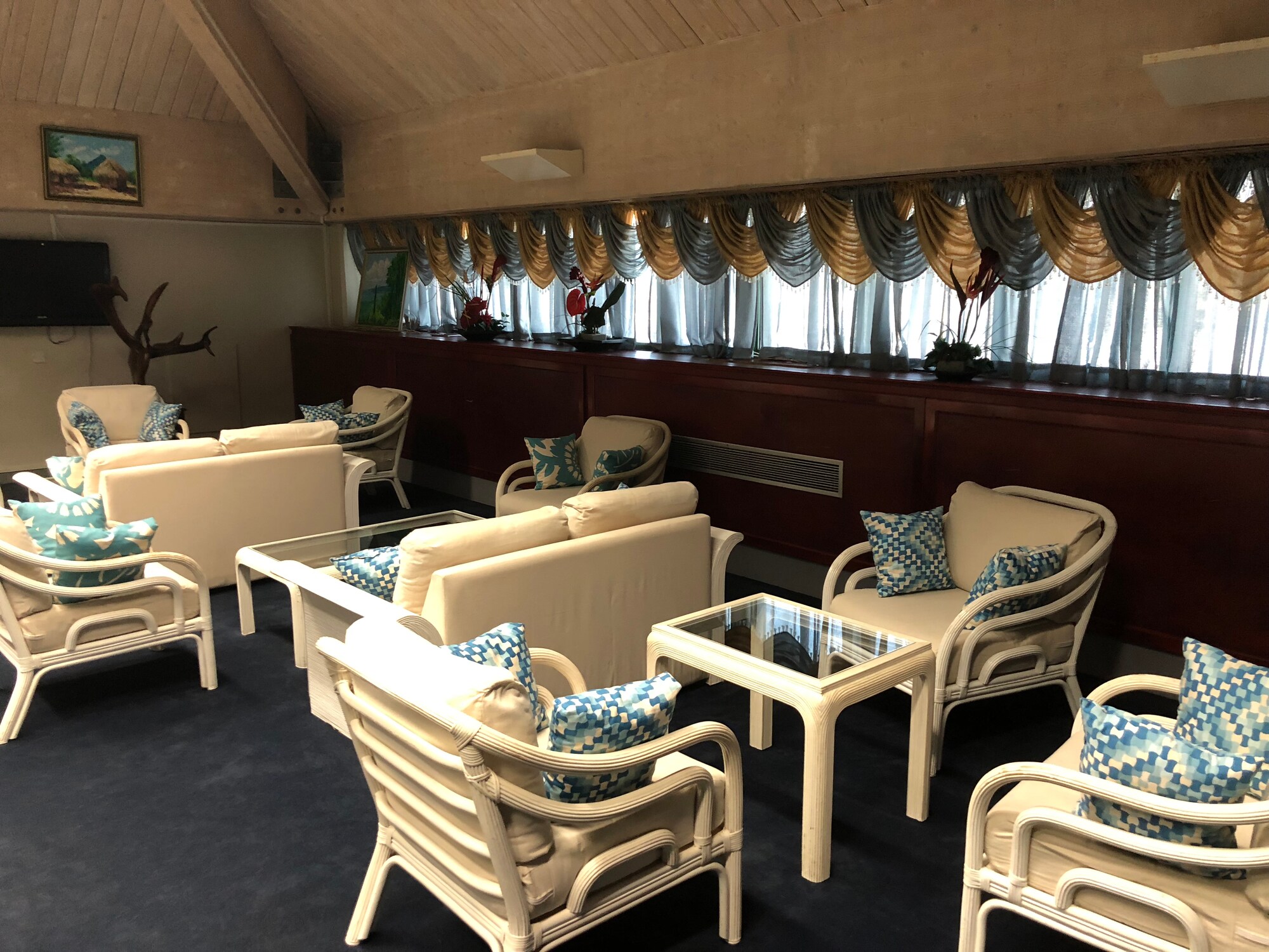 #1 of 3 images of Iyanola Executive Lounge