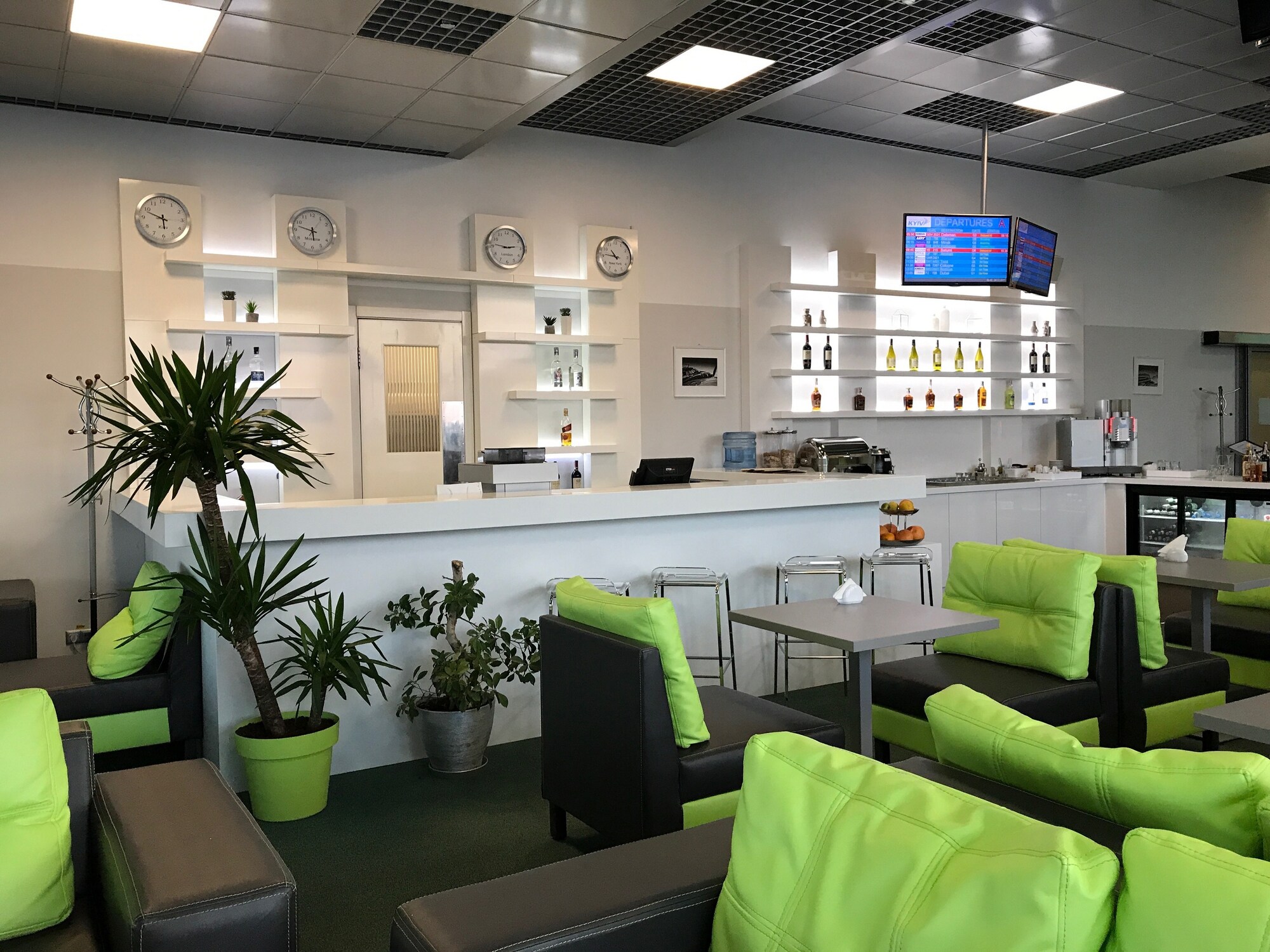 #1 of 5 images of Green Lounge