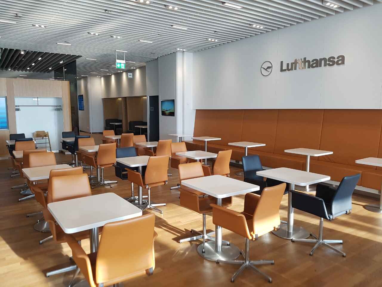 #1 of 5 images of Lufthansa Senator Lounge (Non-Schengen) (Temporarily Closed)