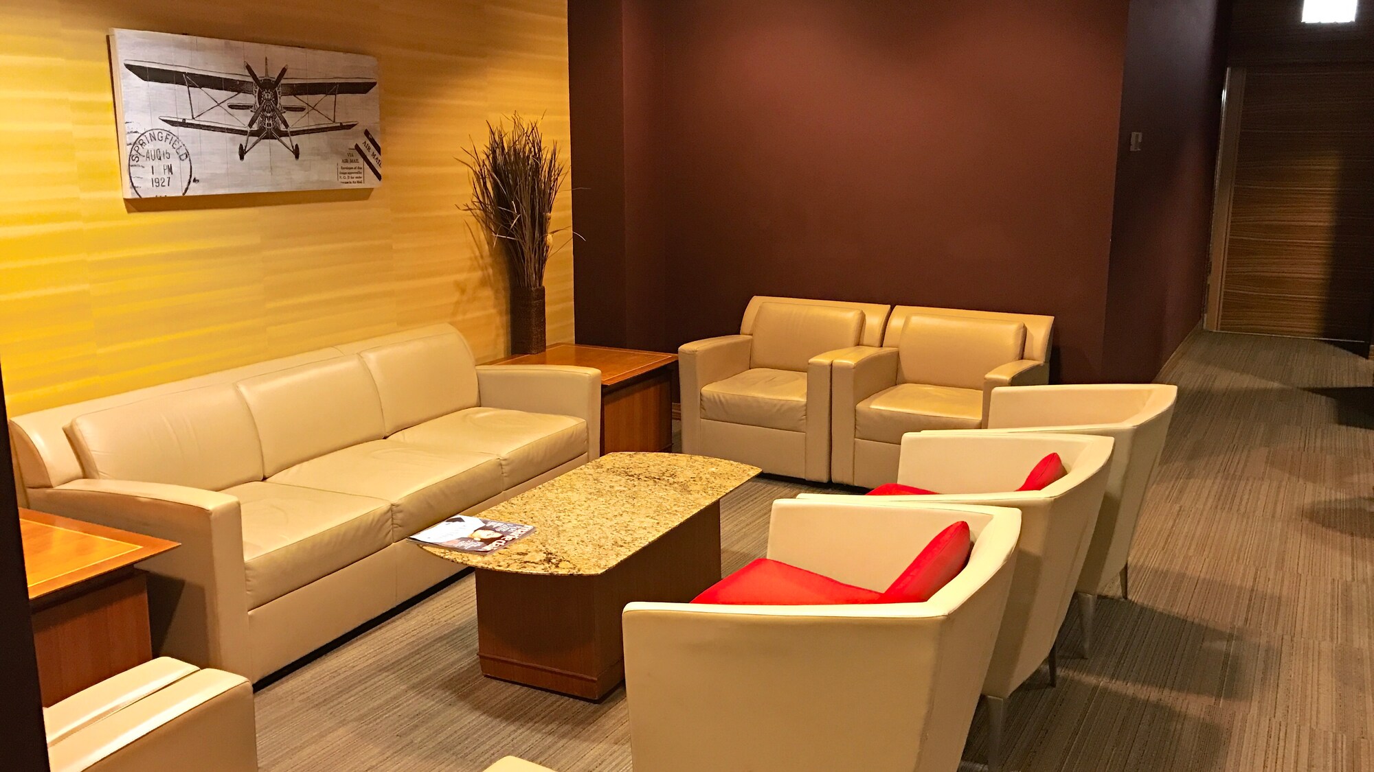#2 of 5 images of Swissport Lounge