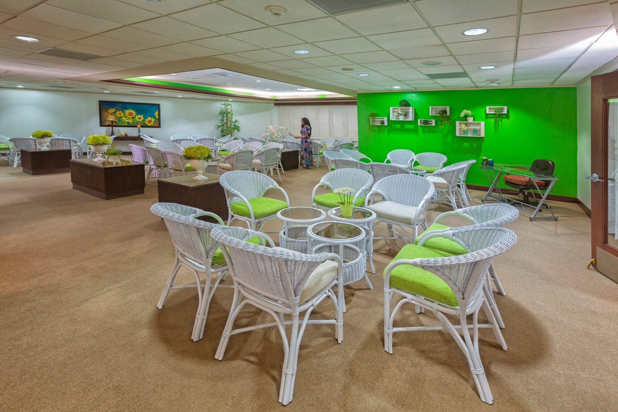 #1 of 3 images of Salon Victoria (Arrivals Lounge) - Contact Lounge After Booking (See Notes)