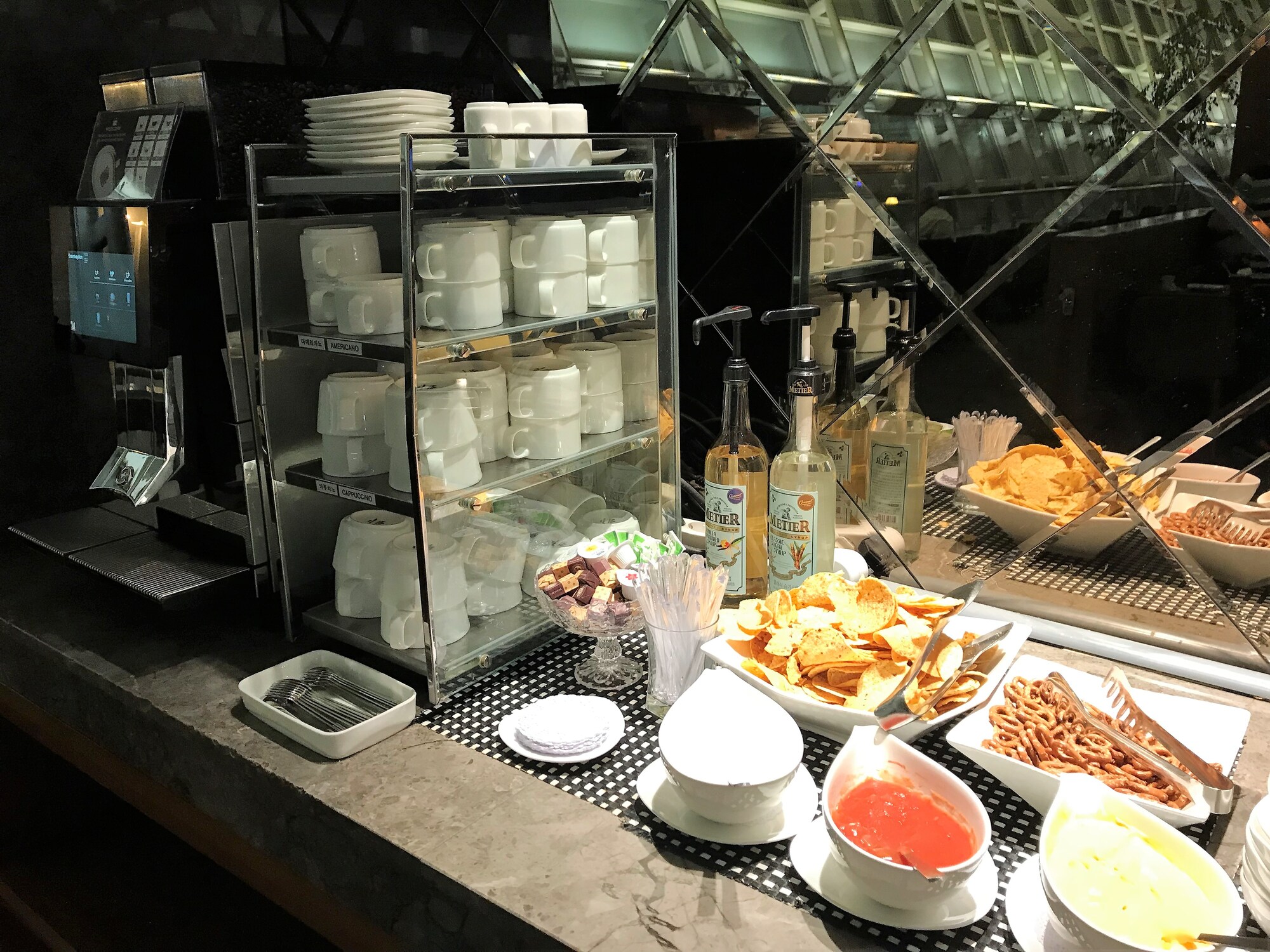 #4 of 5 images of Asiana Airlines Business Class Lounge (East)
