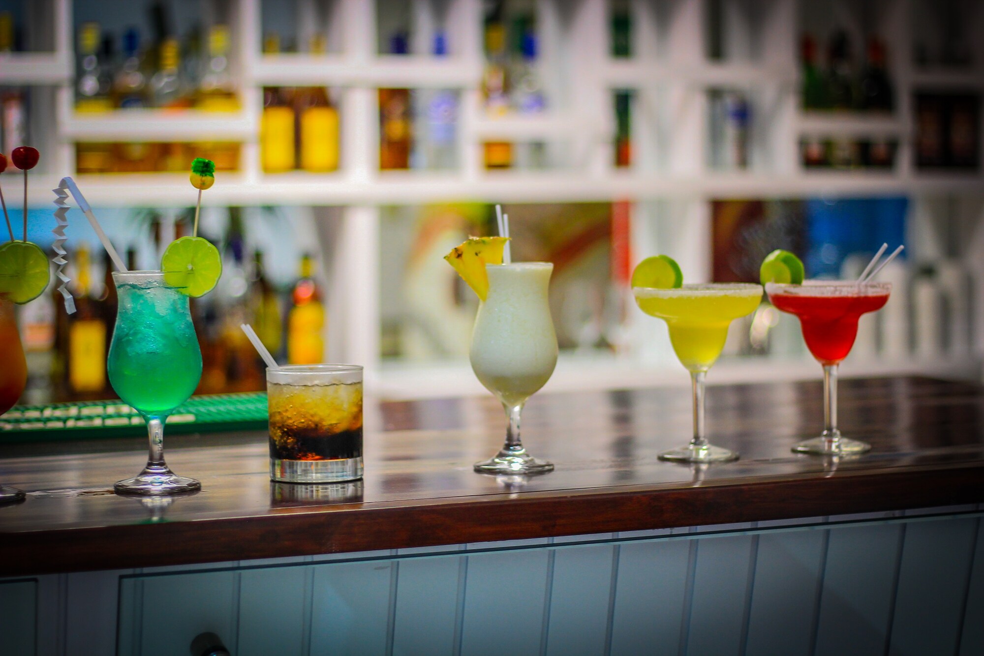 #5 of 5 images of Salon Ambar (Departures Lounge)