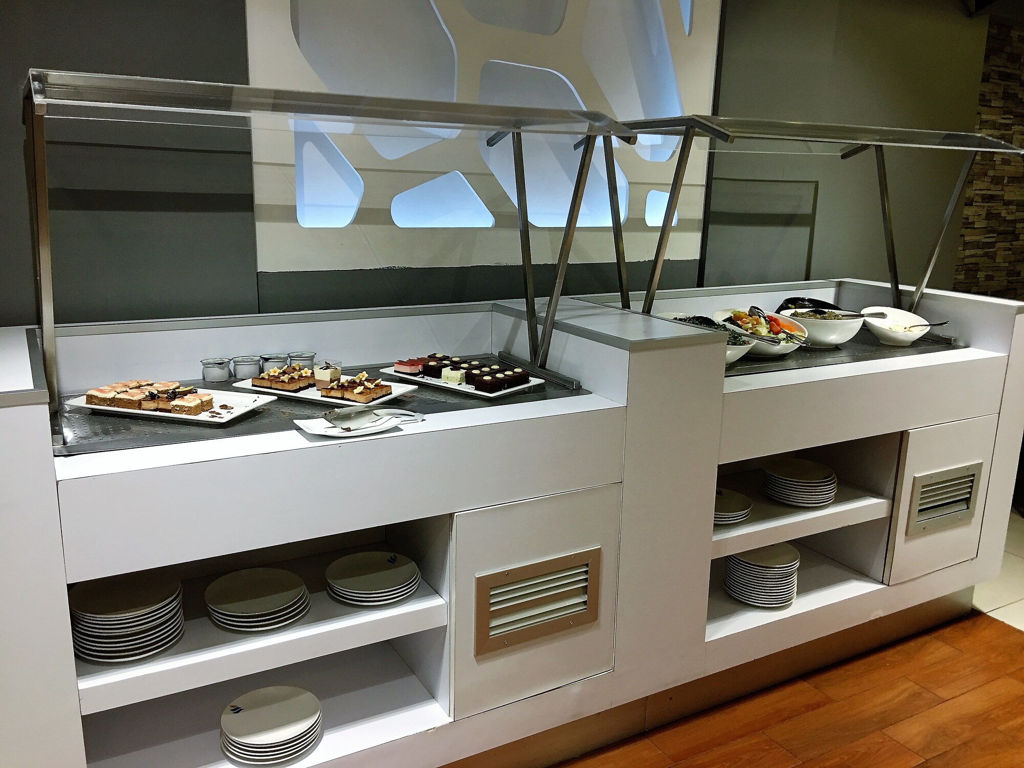 #5 of 5 images of First Class Lounge