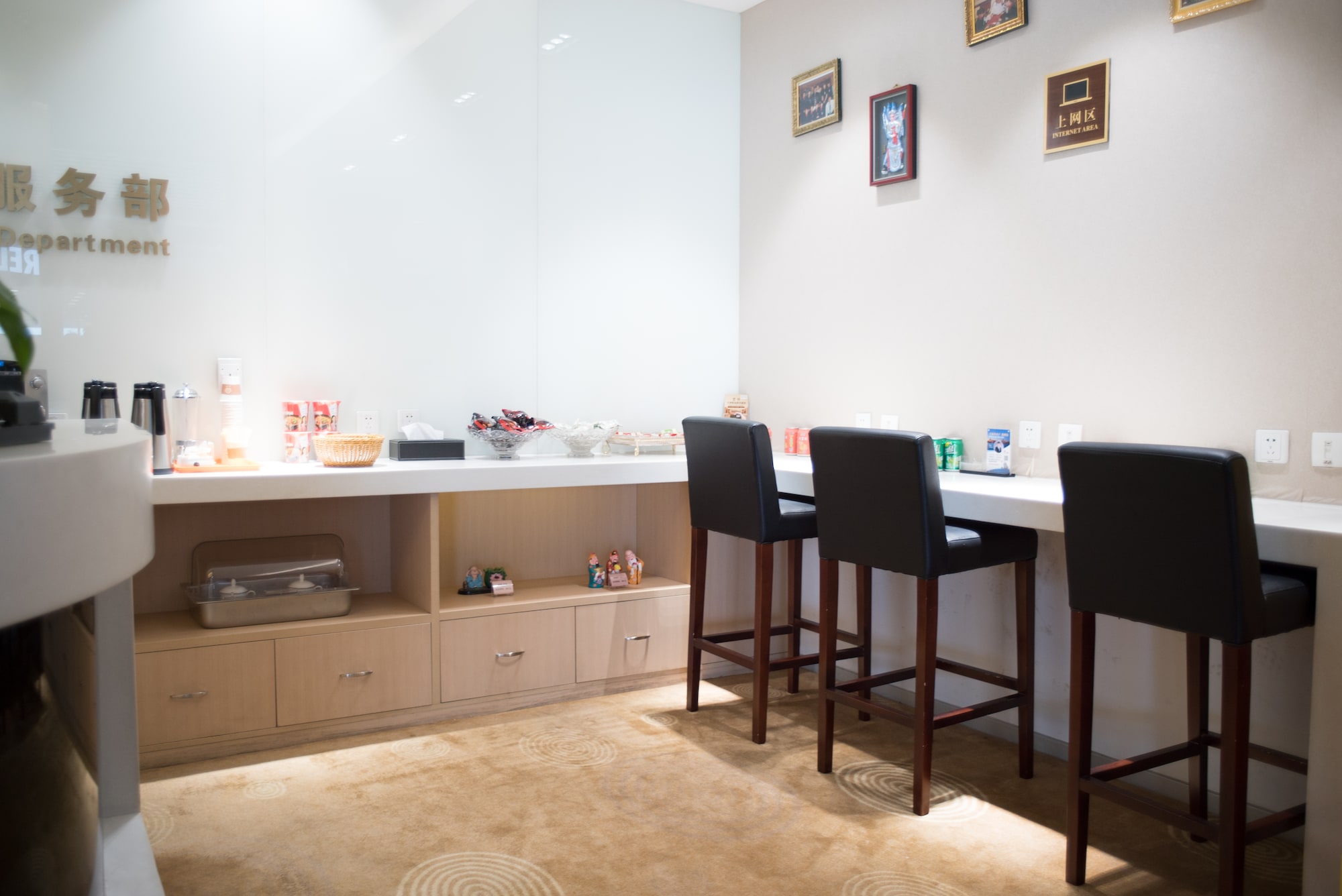 #3 of 5 images of First Class Lounge (No. 17)