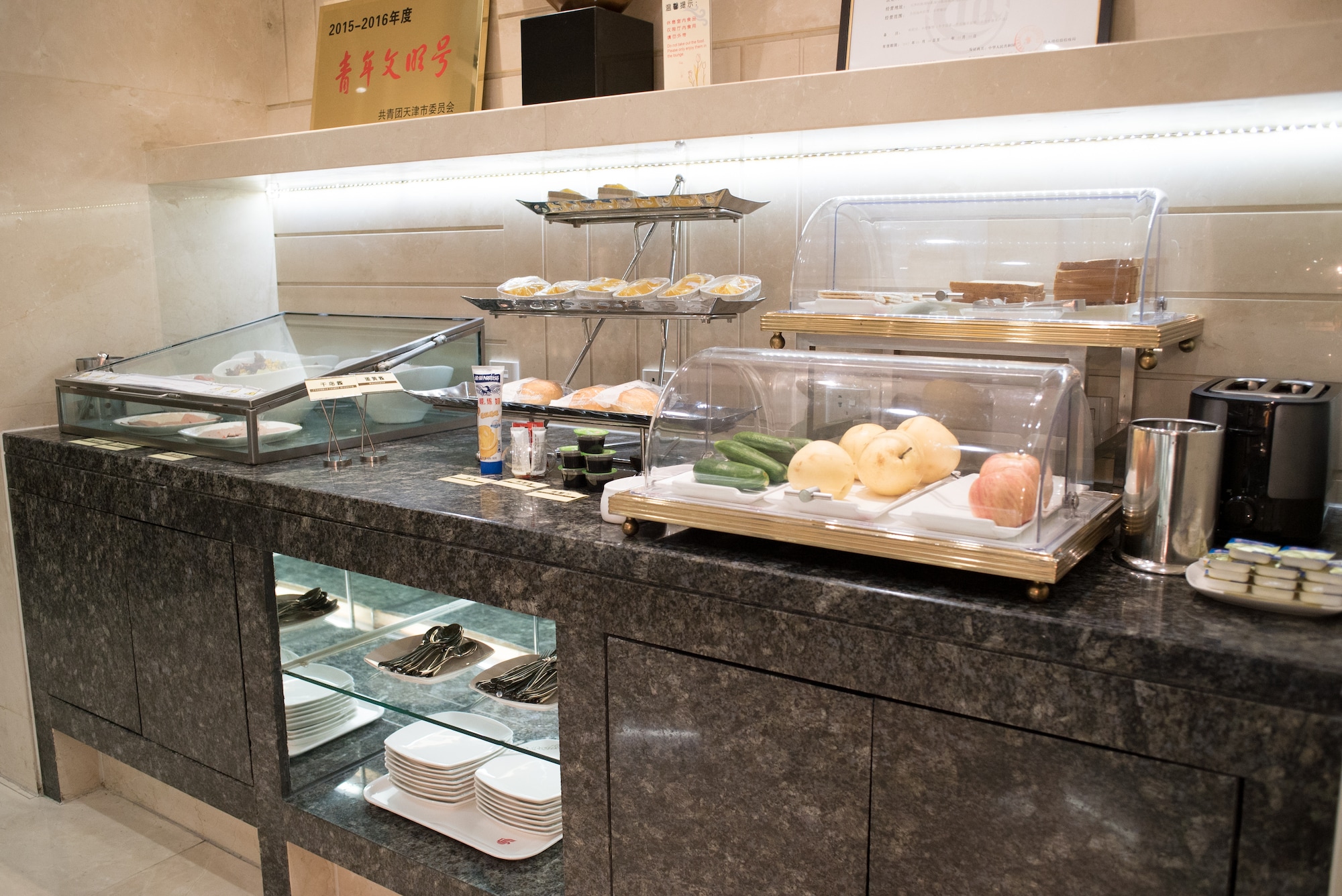 #2 of 5 images of Air China Lounge (Gate 117)