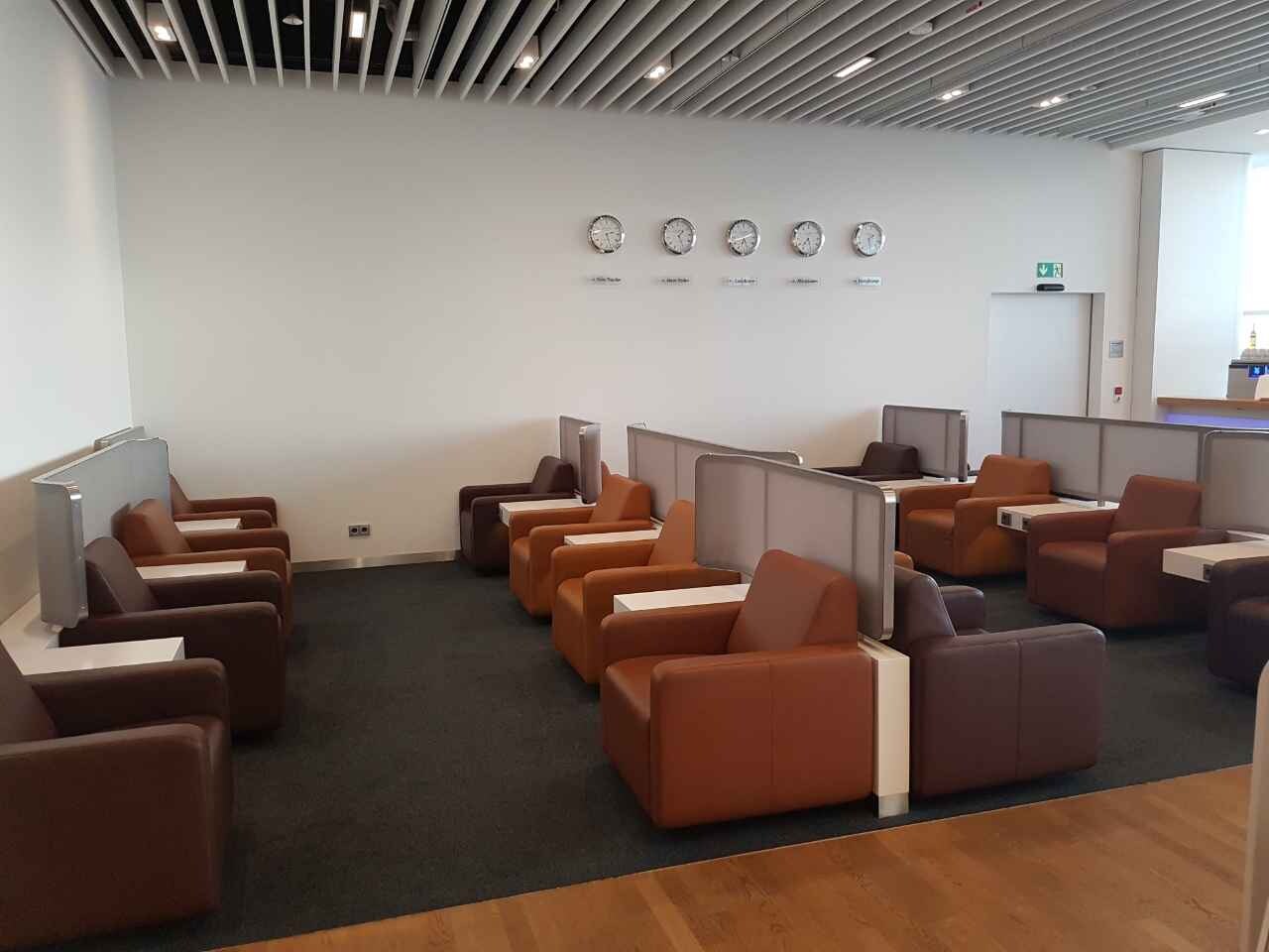 #2 of 5 images of Lufthansa Senator Lounge (Non-Schengen) (Temporarily Closed)