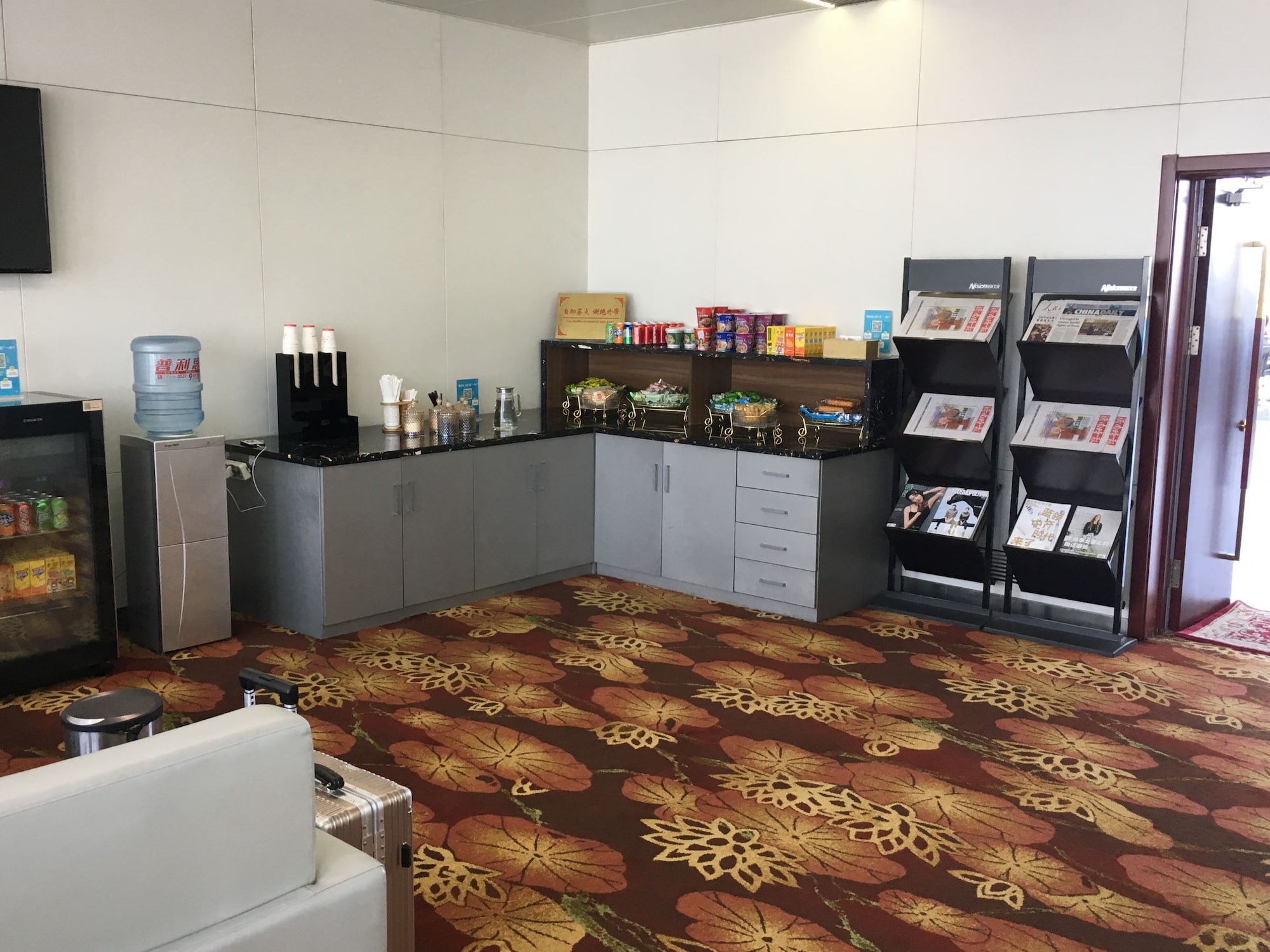 #1 of 5 images of First Class Lounge 2