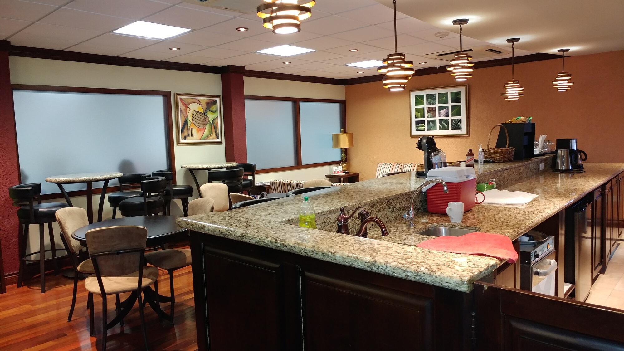 #3 of 5 images of Club Kingston Arrivals Lounge