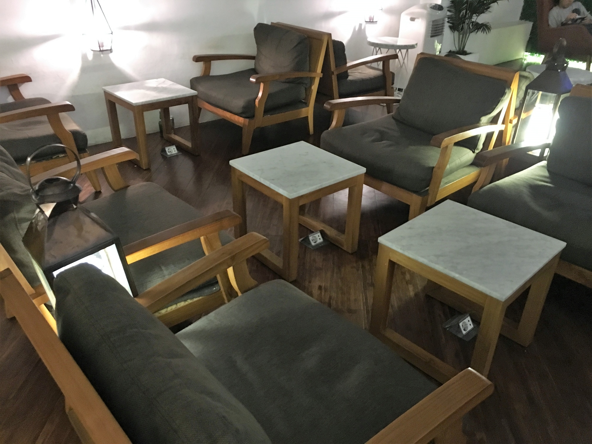 #2 of 5 images of T/G Lounge (Temporarily Closed)