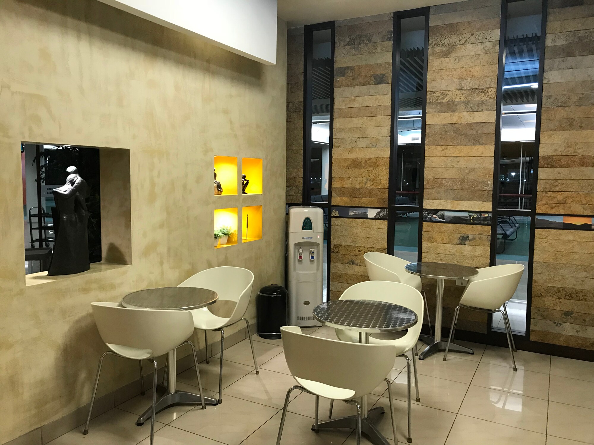 #2 of 5 images of The Lounge (Temporarily Closed)