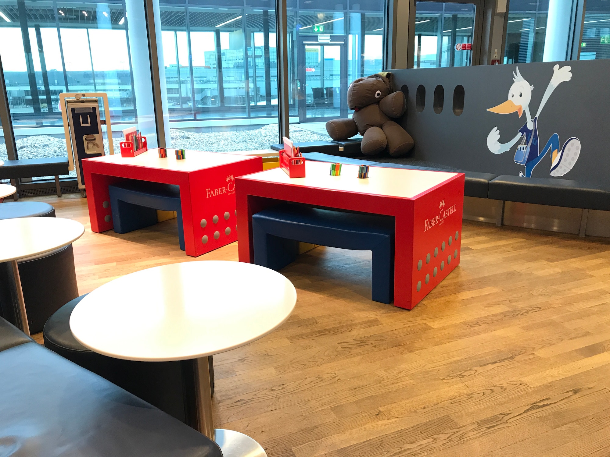 #3 of 5 images of Lufthansa Business Lounge (Non-Schengen, Gates B44-B48) (Temporarily Closed)